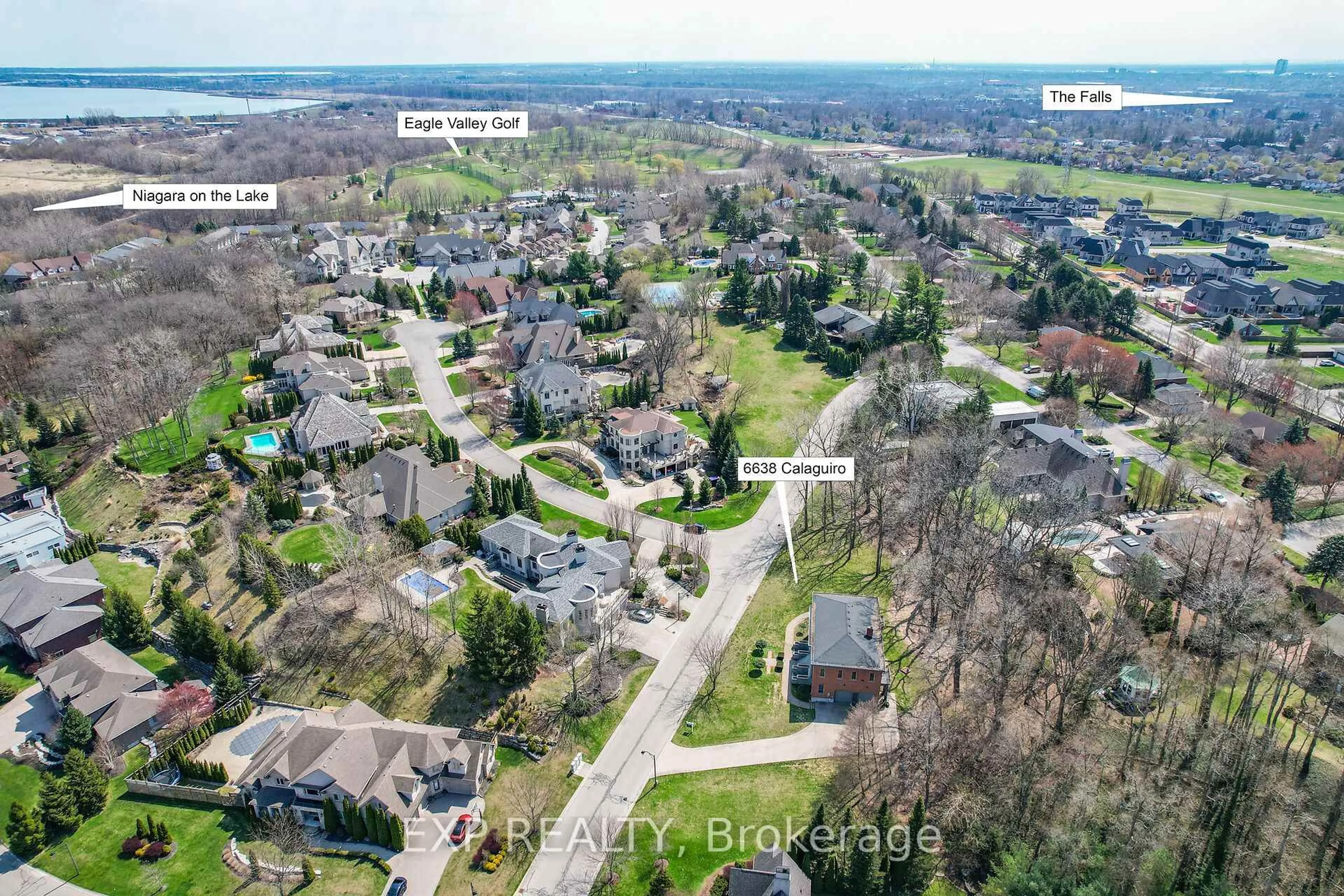 A pic from outside/outdoor area/front of a property/back of a property/a pic from drone, street for 6638 Calaguiro Dr, Niagara Falls Ontario L2J 4L6