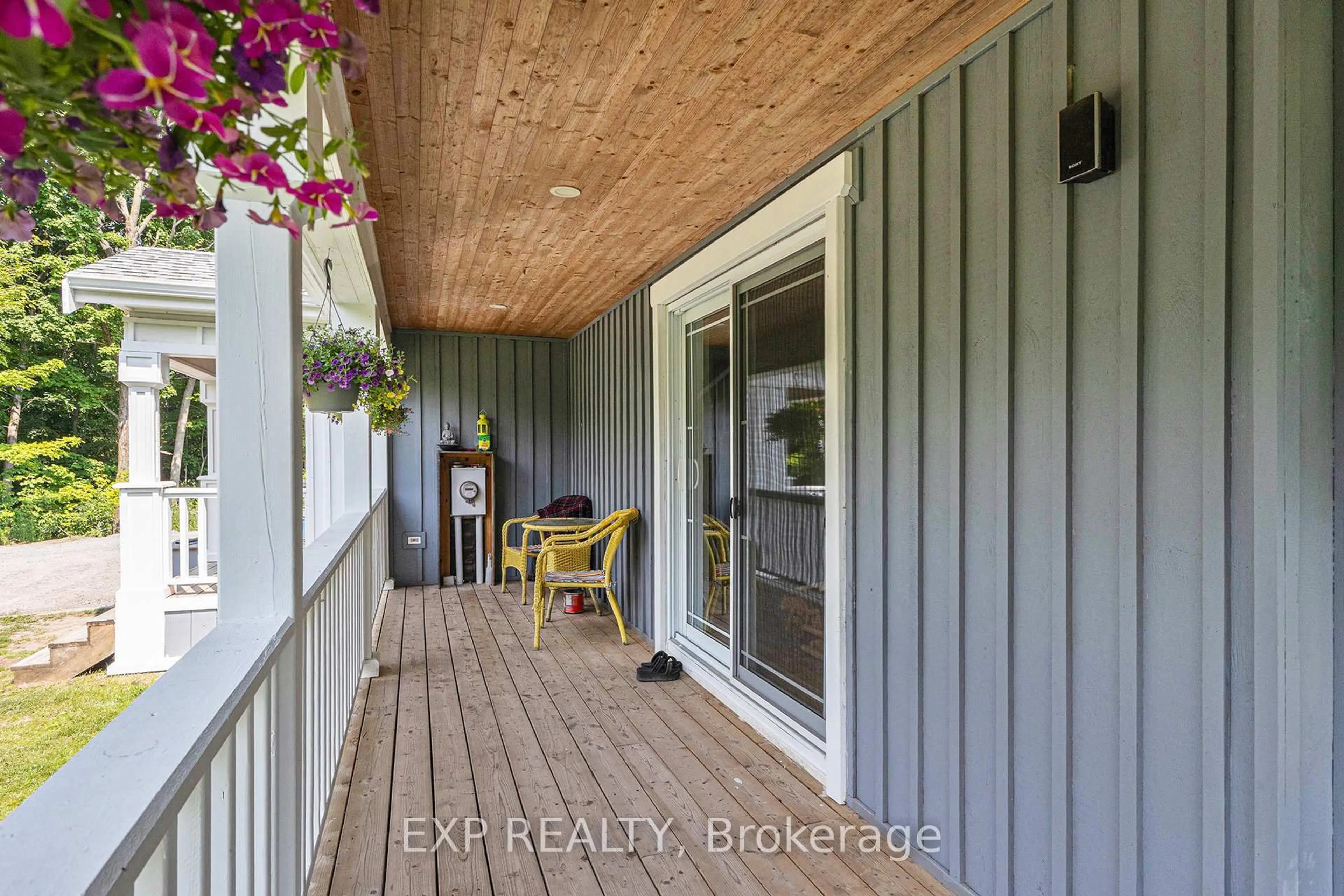Indoor entryway for 502 Bennett Rd, North Grenville Ontario K0G 1J0