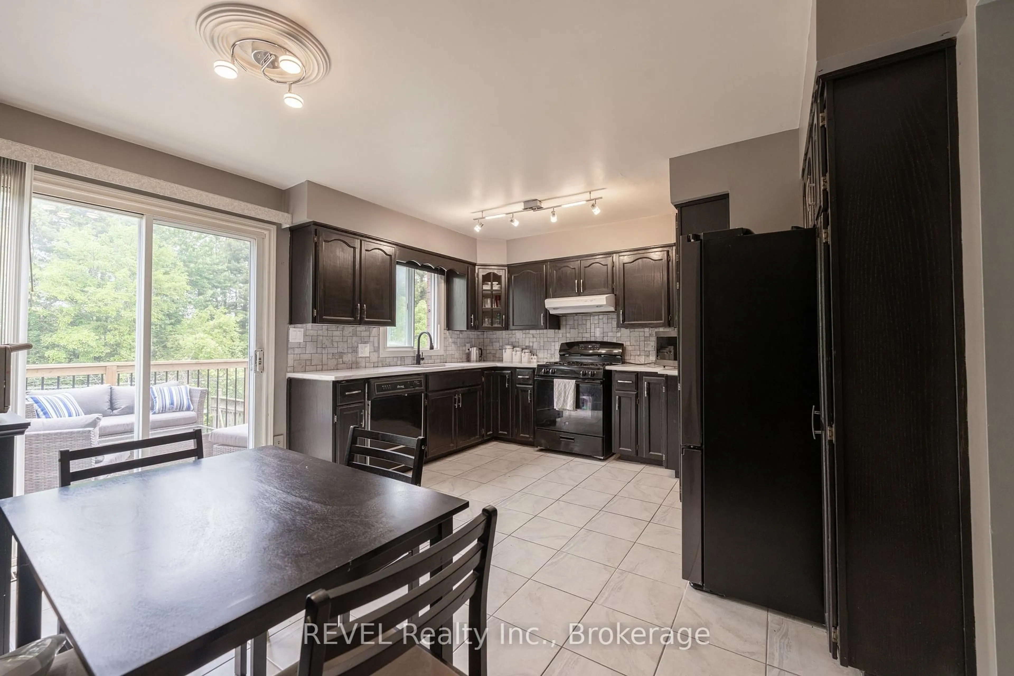 Open concept kitchen, ceramic/tile floor for 6615 Harper Dr, Niagara Falls Ontario L2E 7H7