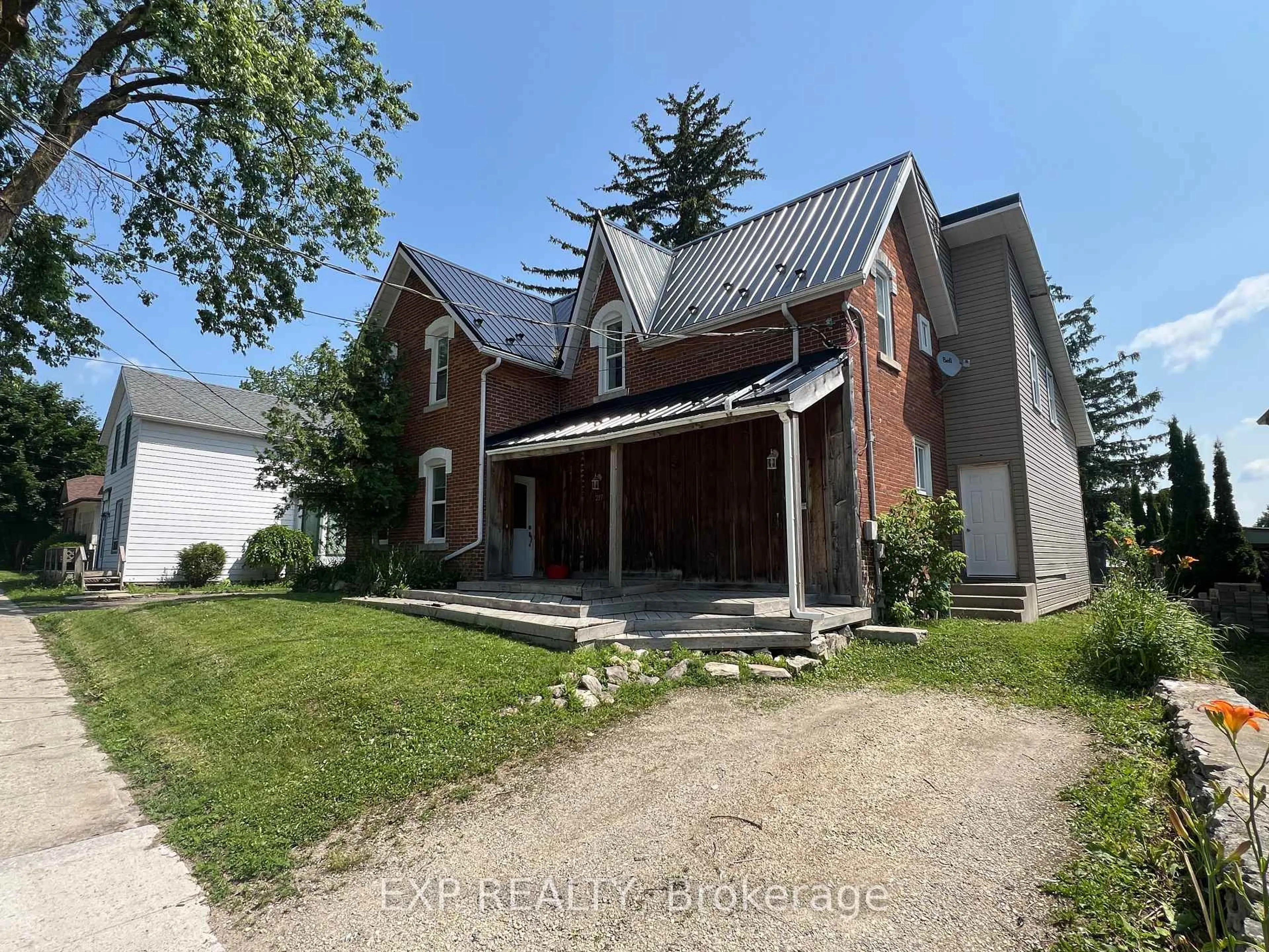 A pic from outside/outdoor area/front of a property/back of a property/a pic from drone, street for 217 Victoria St, Shelburne Ontario L0N 1S4