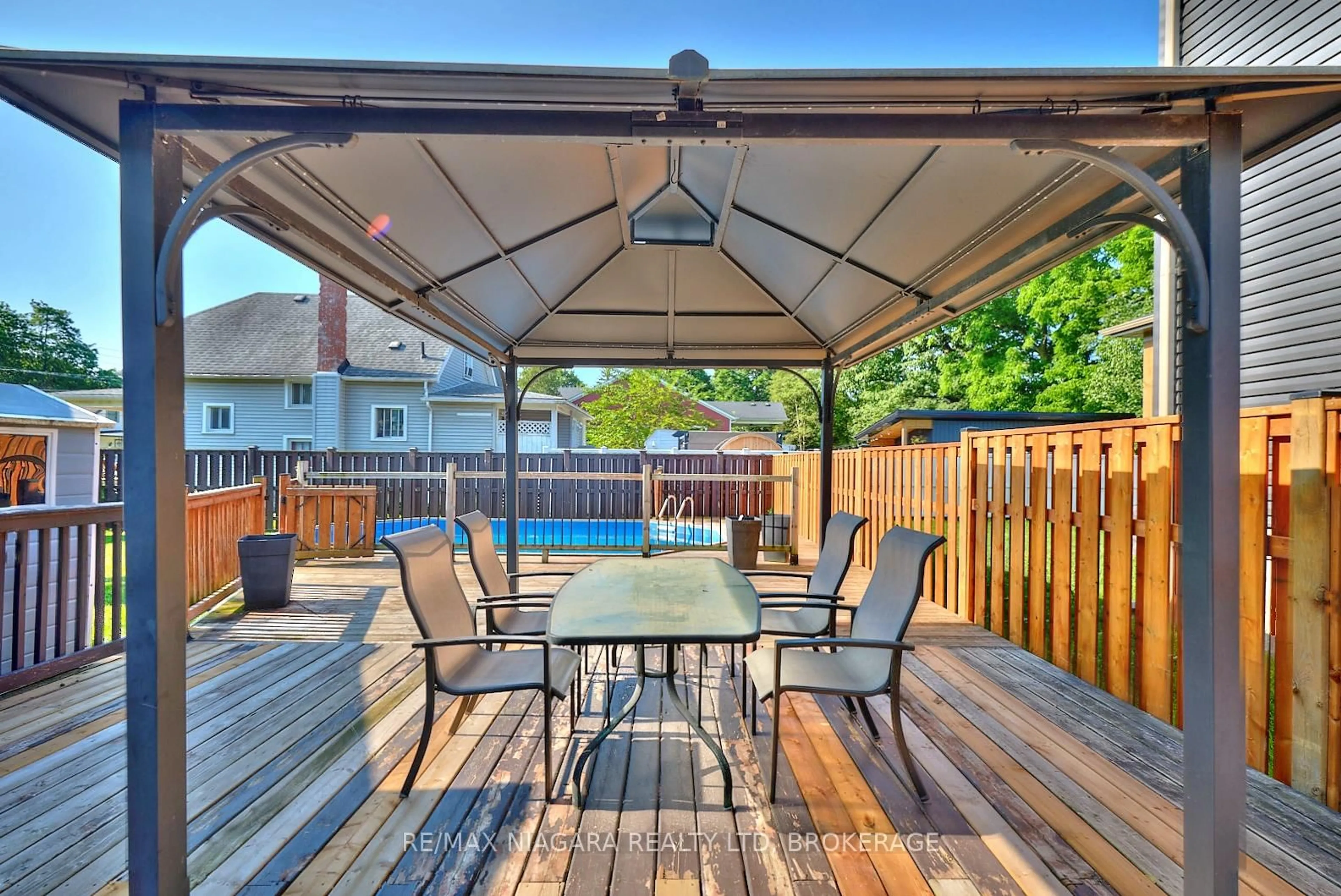 Patio, street for 365 South Mill St, Fort Erie Ontario L0S 1N0