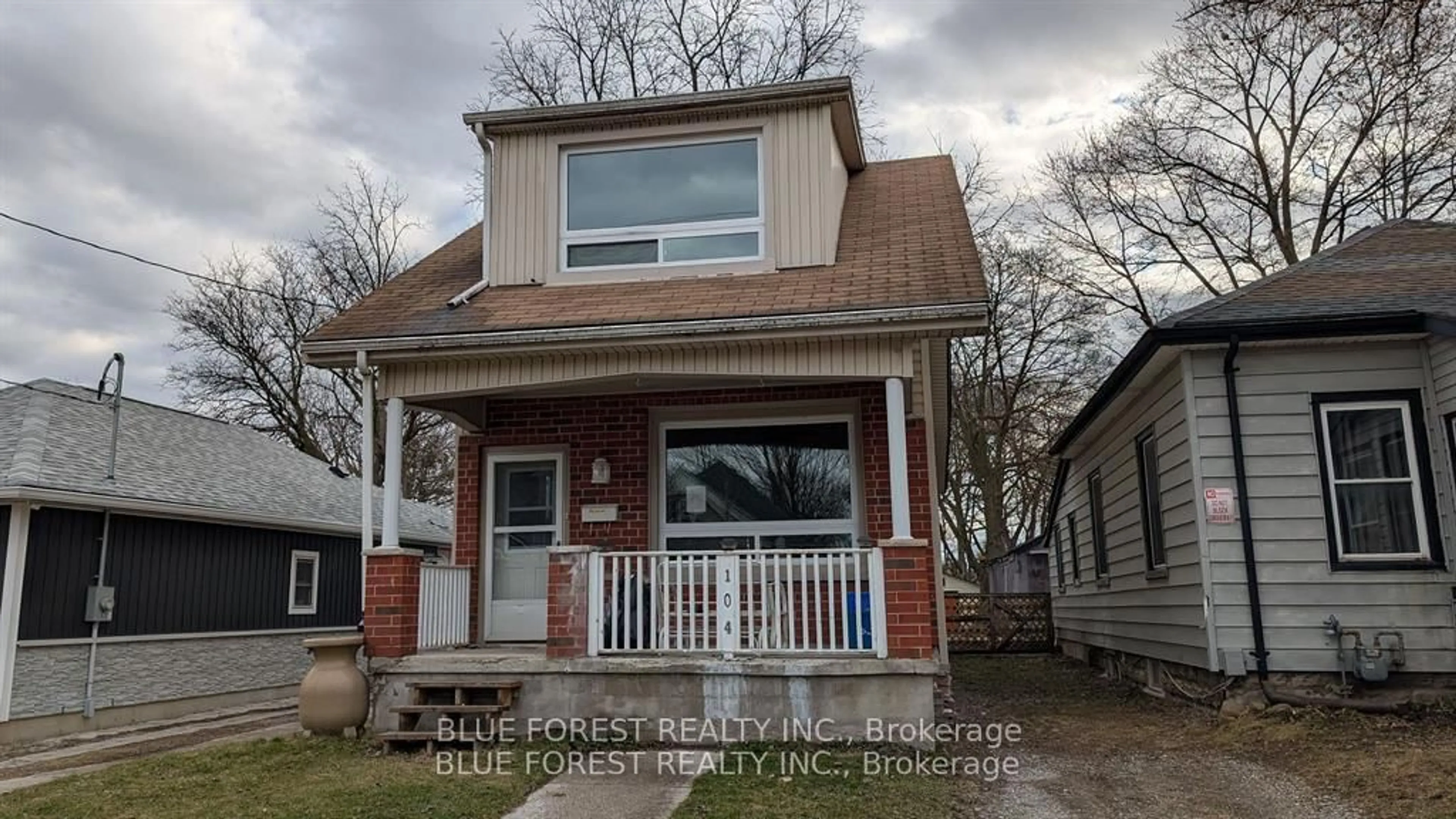 Unknown for 104 Oak St, London East Ontario N5Z 2H6