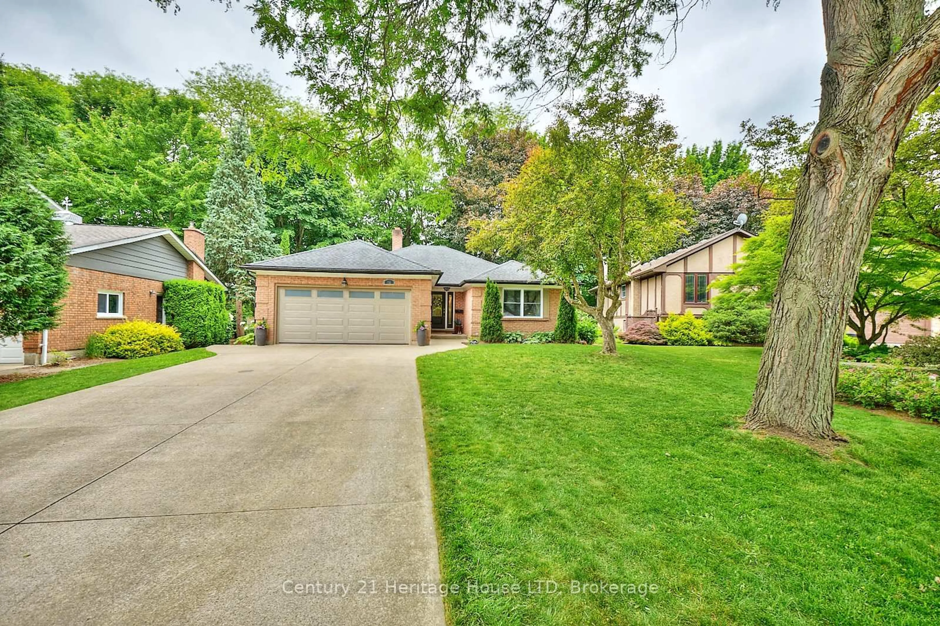 Home with brick exterior material, street for 12 Deerpark Cres, Pelham Ontario L0S 1E1