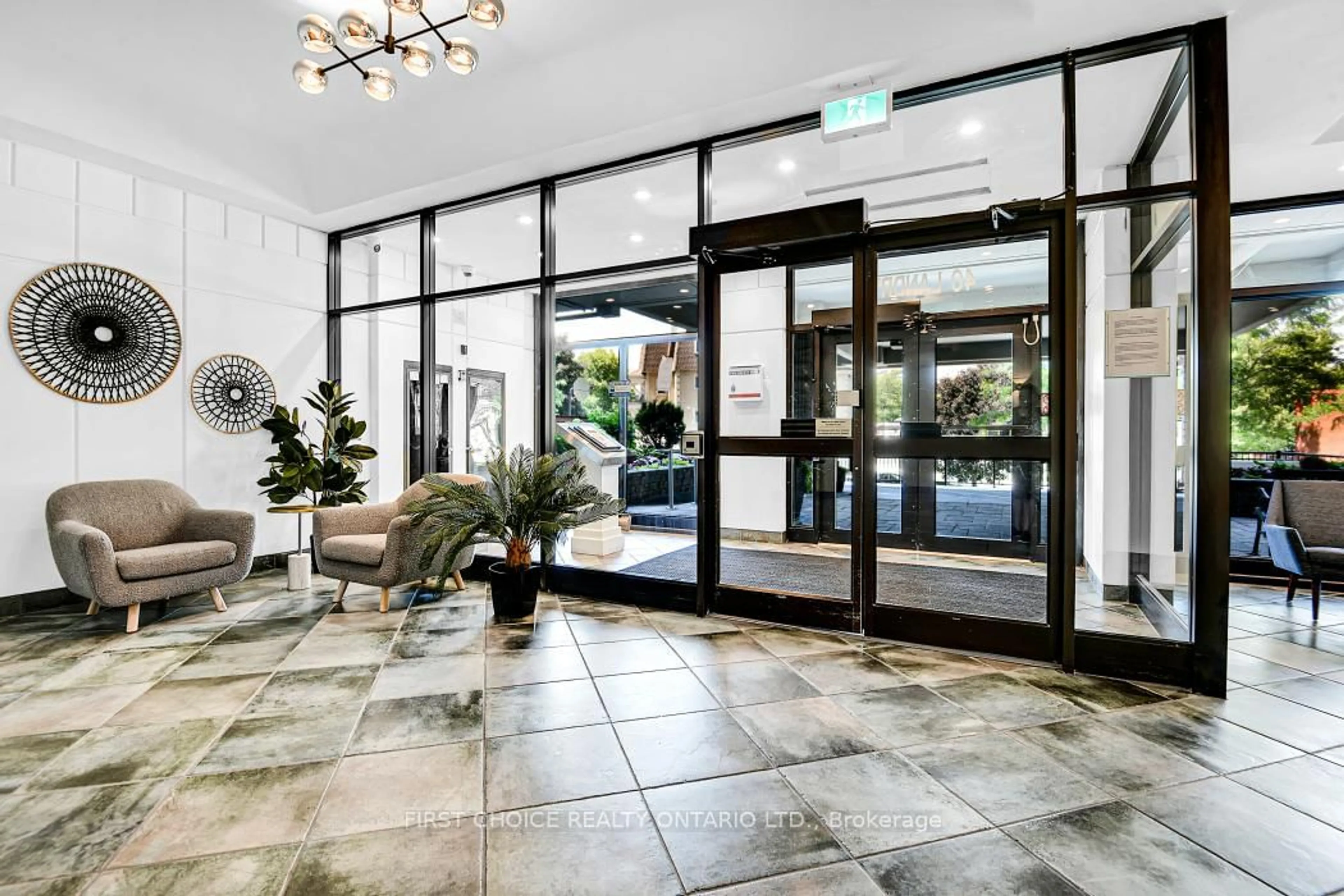 Indoor foyer for 40 Landry St #1208, Ottawa Ontario K1L 8K4
