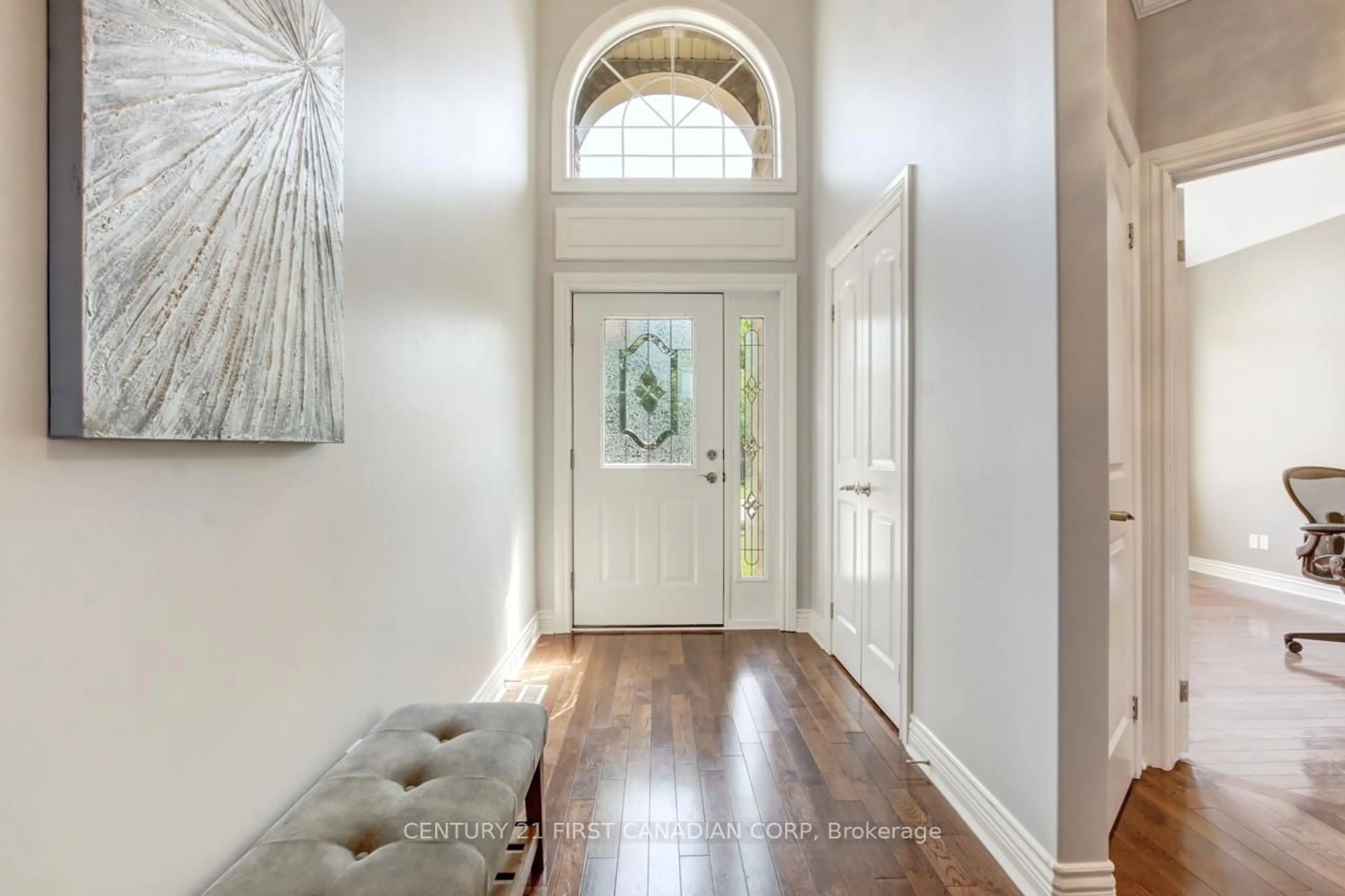 Indoor entryway for 1447 Kains Terr, London South Ontario N6K 4Z6