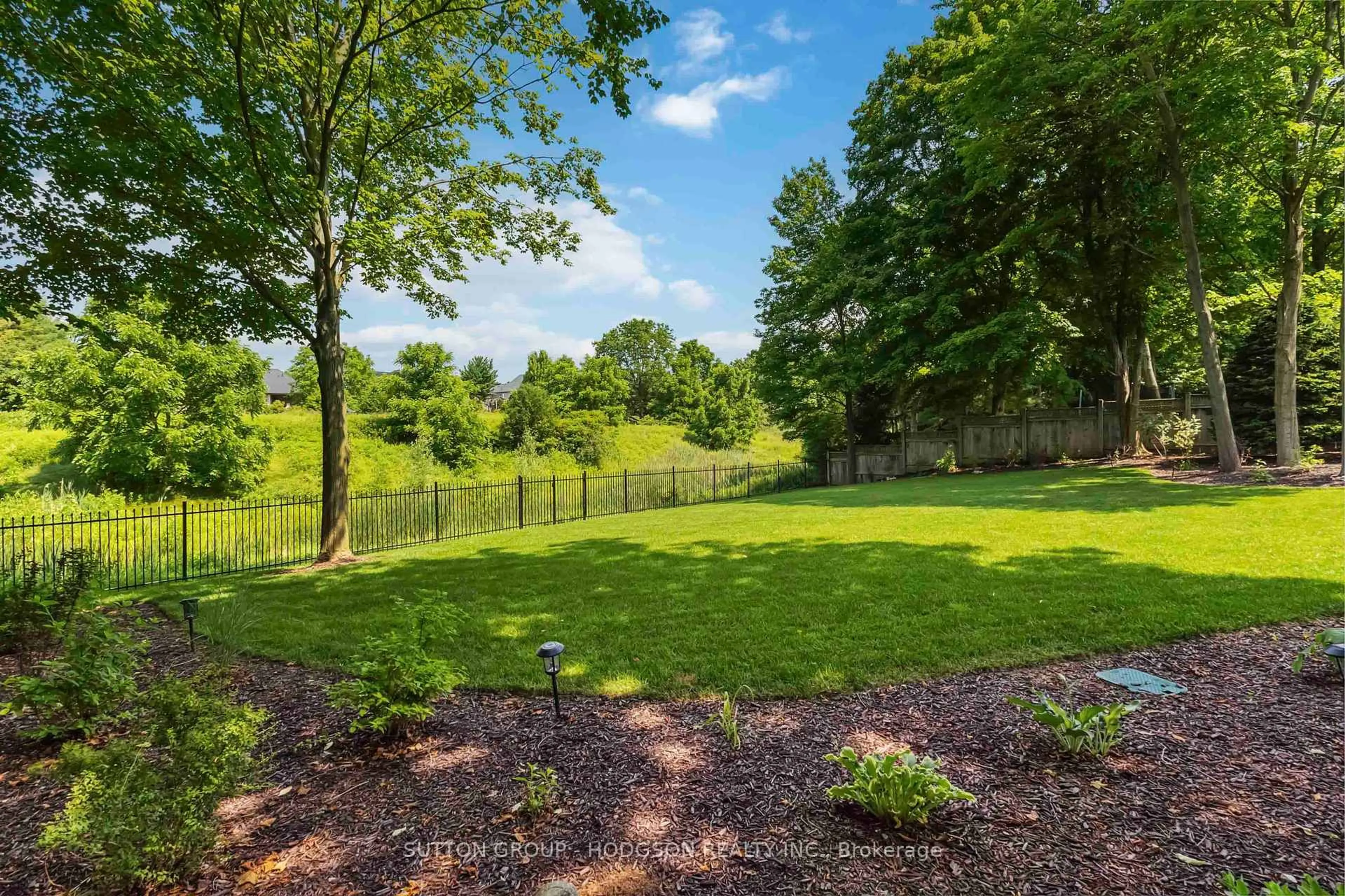 Patio, water/lake/river/ocean view for 90 Fitzwilliam Blvd, London North Ontario N6H 5H4