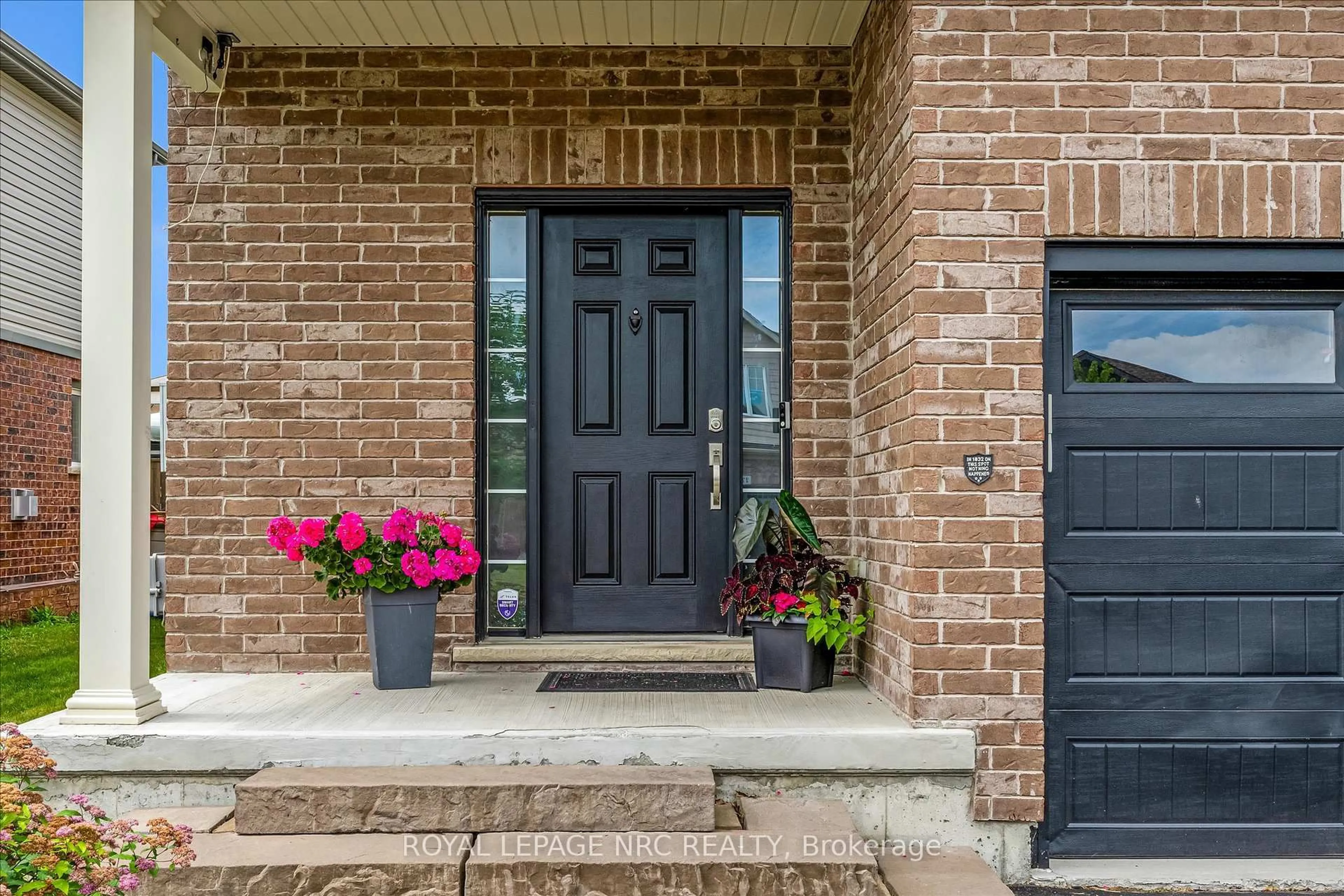 Indoor entryway for 278 Cardinal Cres, Welland Ontario L3C 0B1
