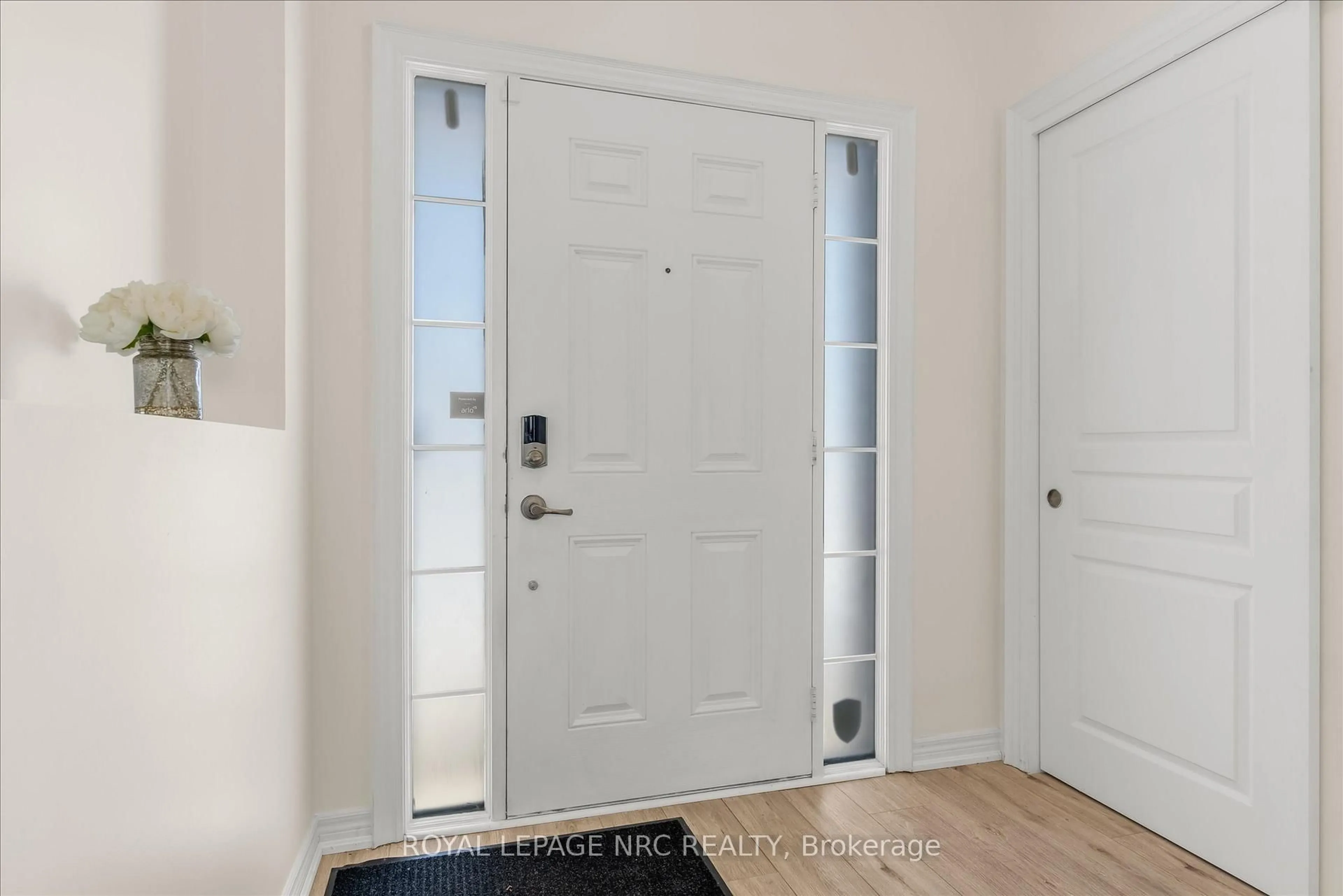 Indoor entryway for 278 Cardinal Cres, Welland Ontario L3C 0B1