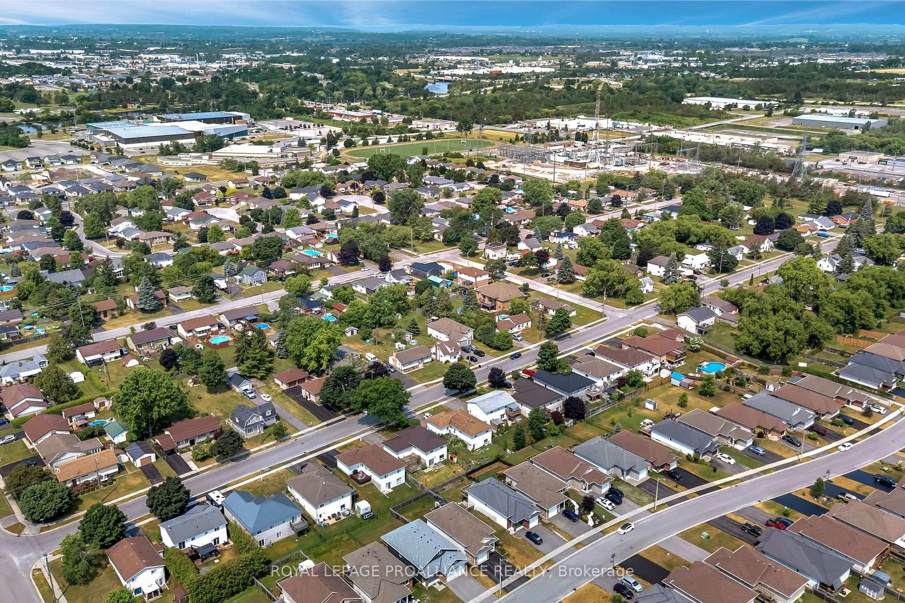 A pic from outside/outdoor area/front of a property/back of a property/a pic from drone, street for 119 University Ave, Belleville Ontario K8N 4Y4