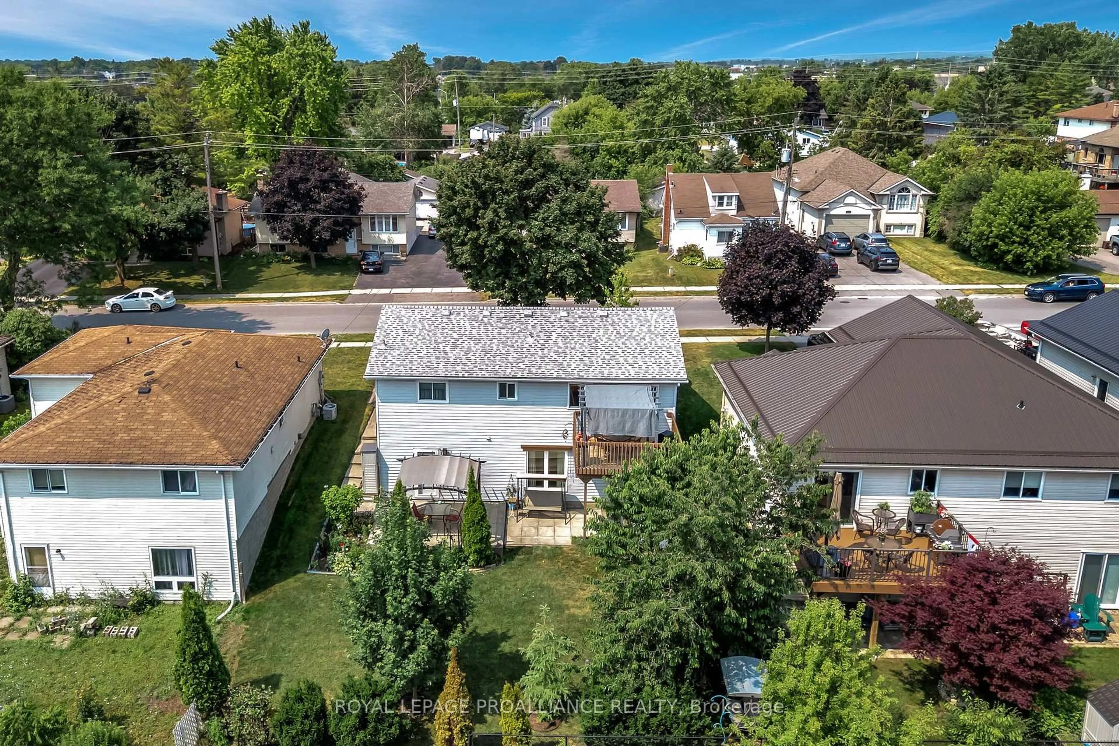 A pic from outside/outdoor area/front of a property/back of a property/a pic from drone, street for 119 University Ave, Belleville Ontario K8N 4Y4