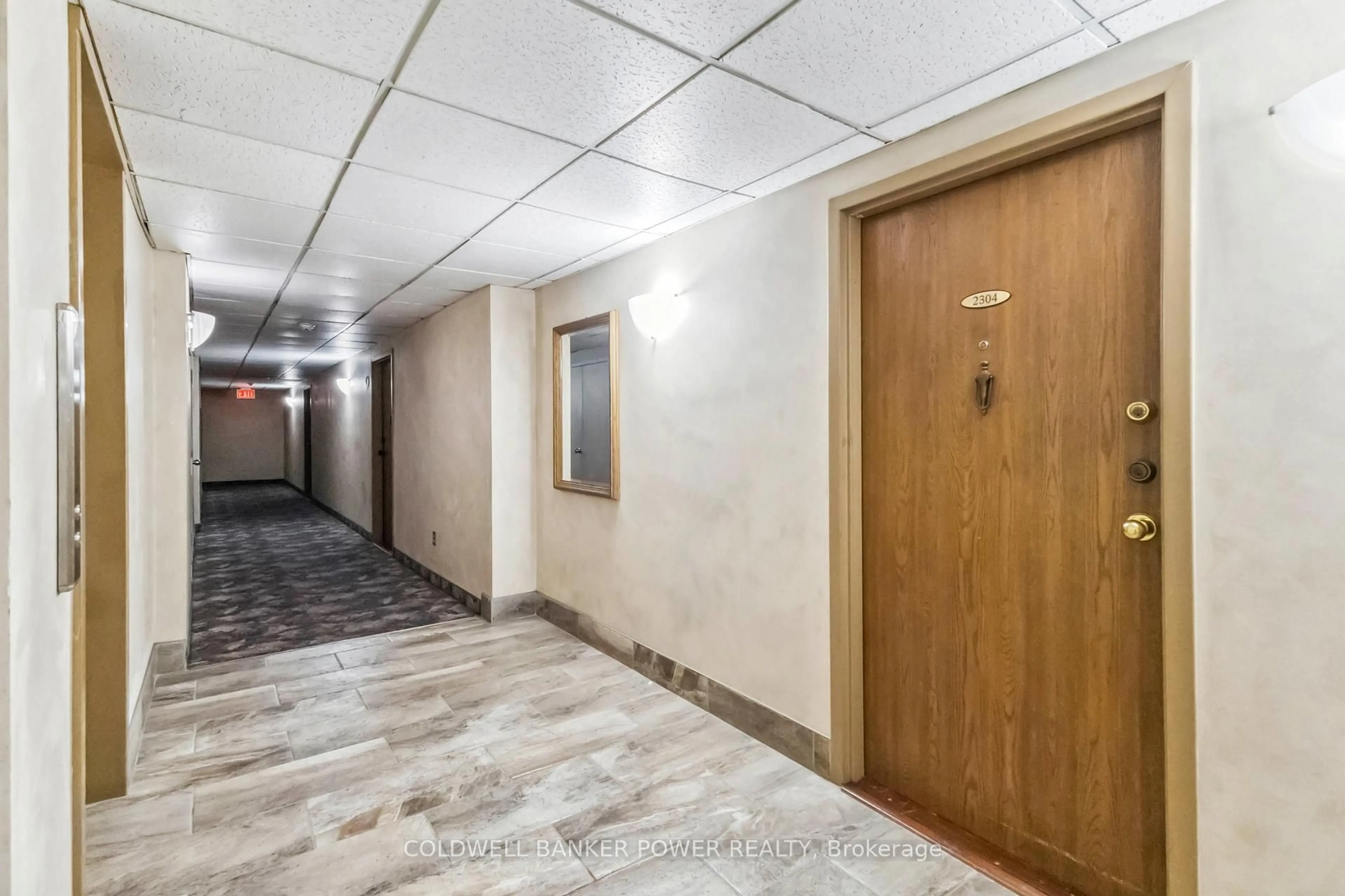 Indoor foyer for 389 Dundas St #2304, London East Ontario N6B 3L5