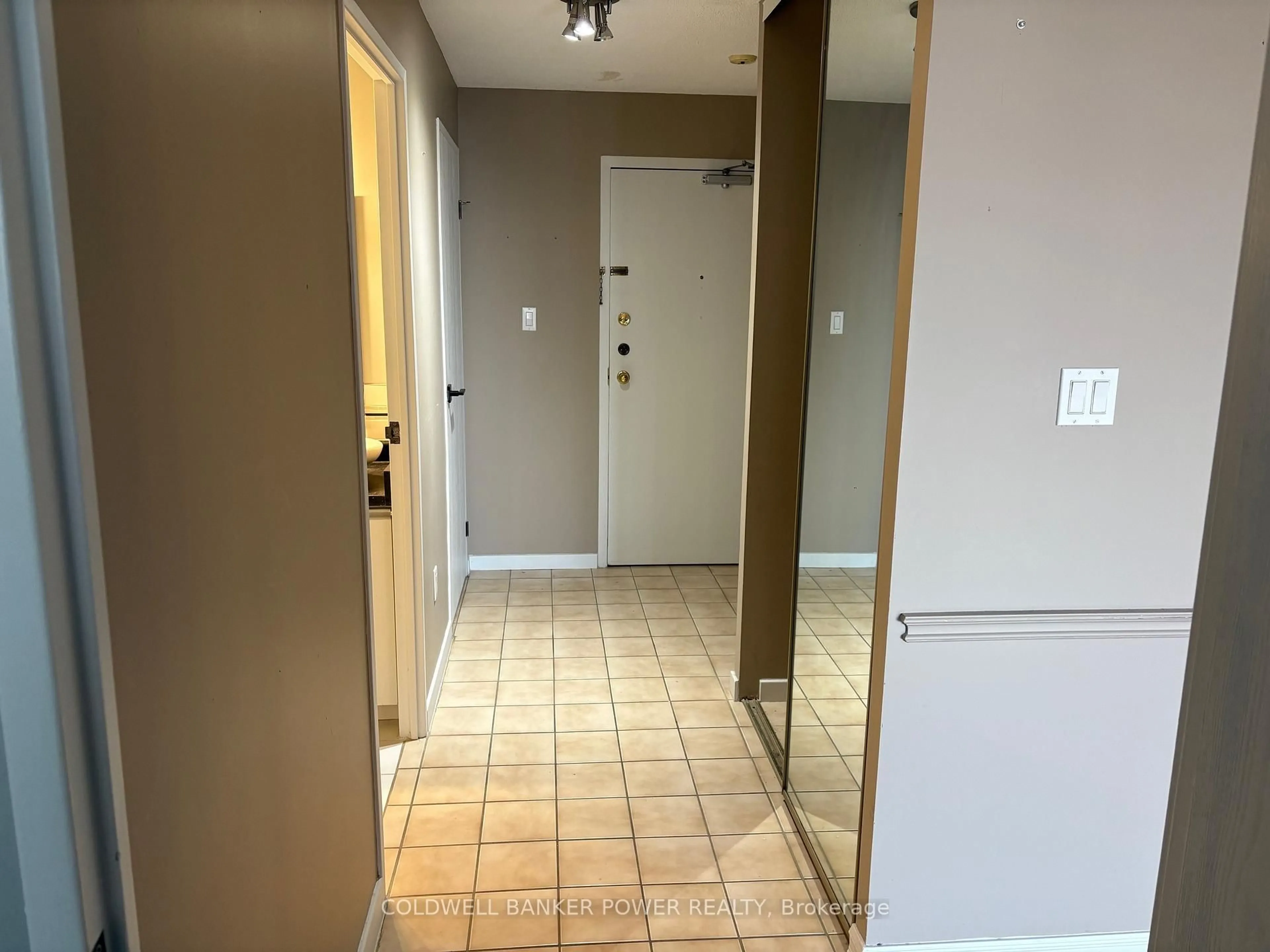 Indoor entryway for 389 Dundas St #2304, London East Ontario N6B 3L5
