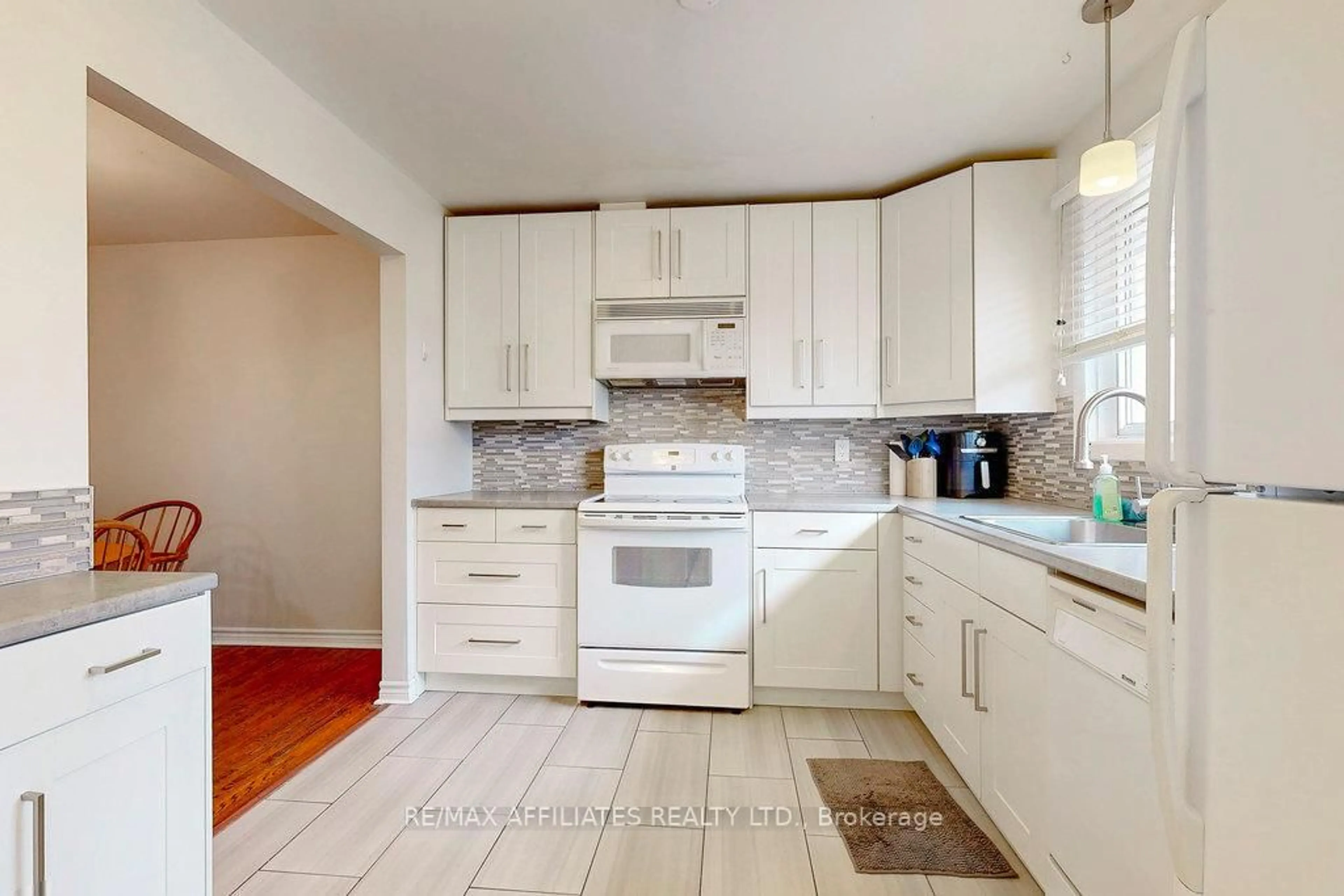 Standard kitchen, ceramic/tile floor for 41 Bering Crt #41, Ottawa Ontario K2L 2B8