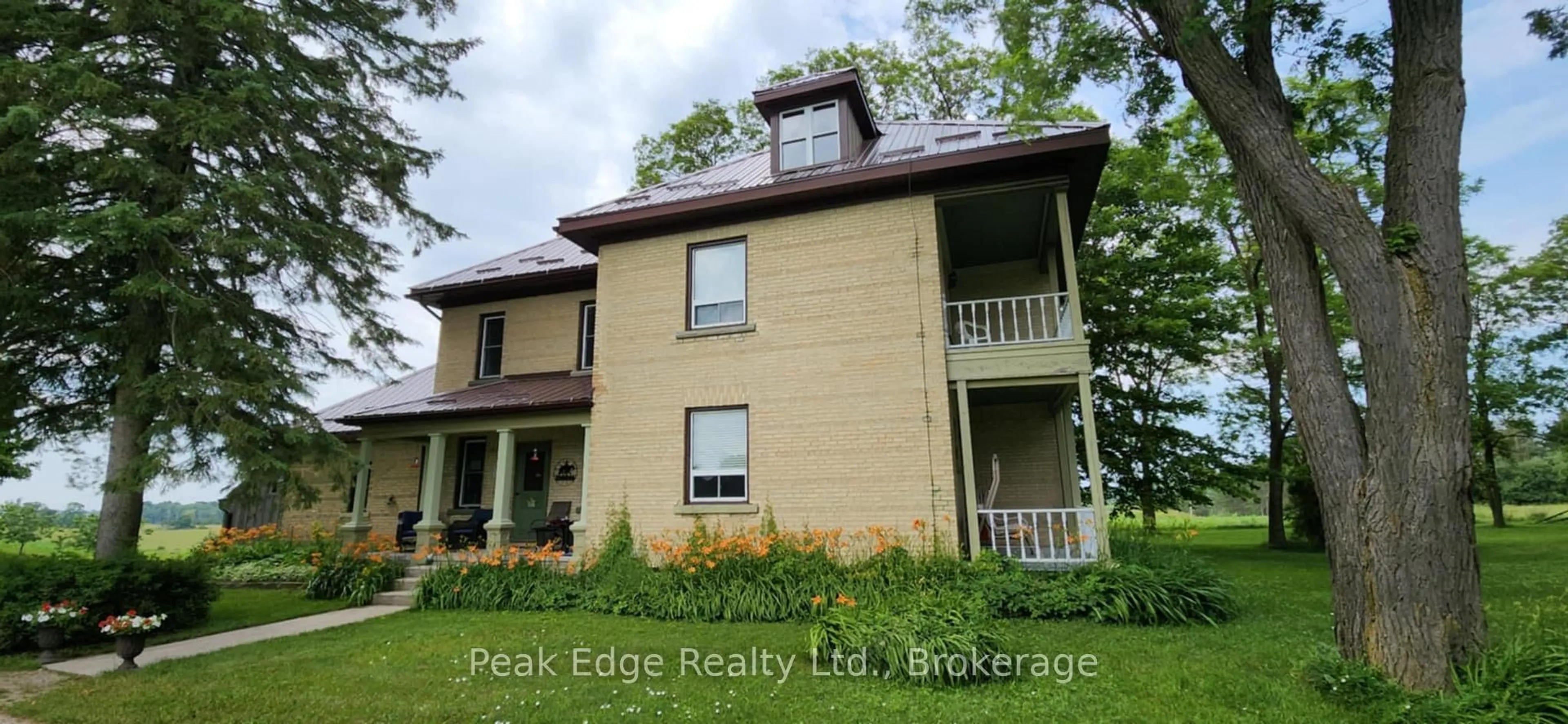 Home with vinyl exterior material, building for 59 2 Concession, Kincardine Ontario N0G 2T0