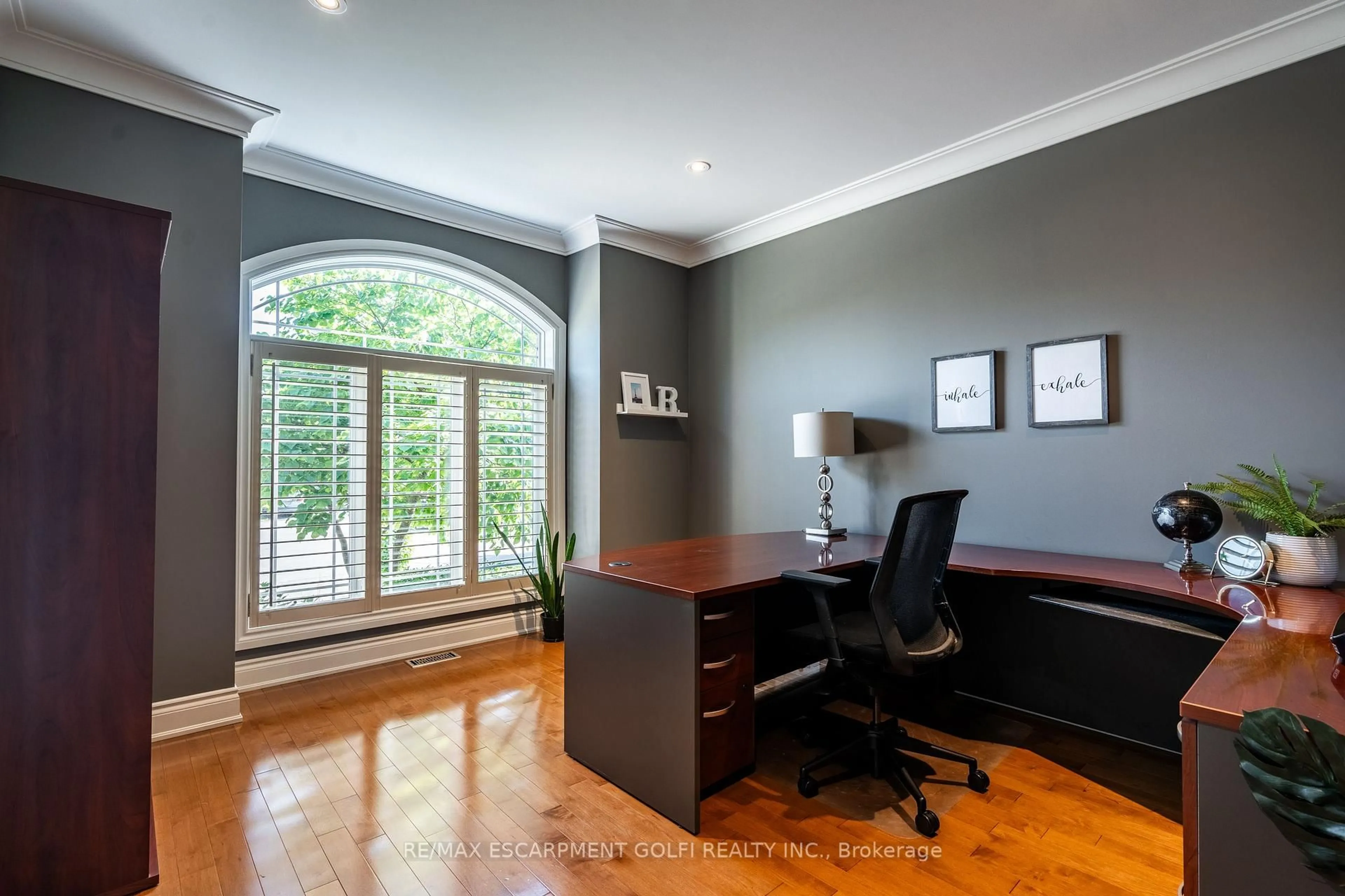 A pic of a room for 44 Parkmanor Dr, Hamilton Ontario L8E 5L2