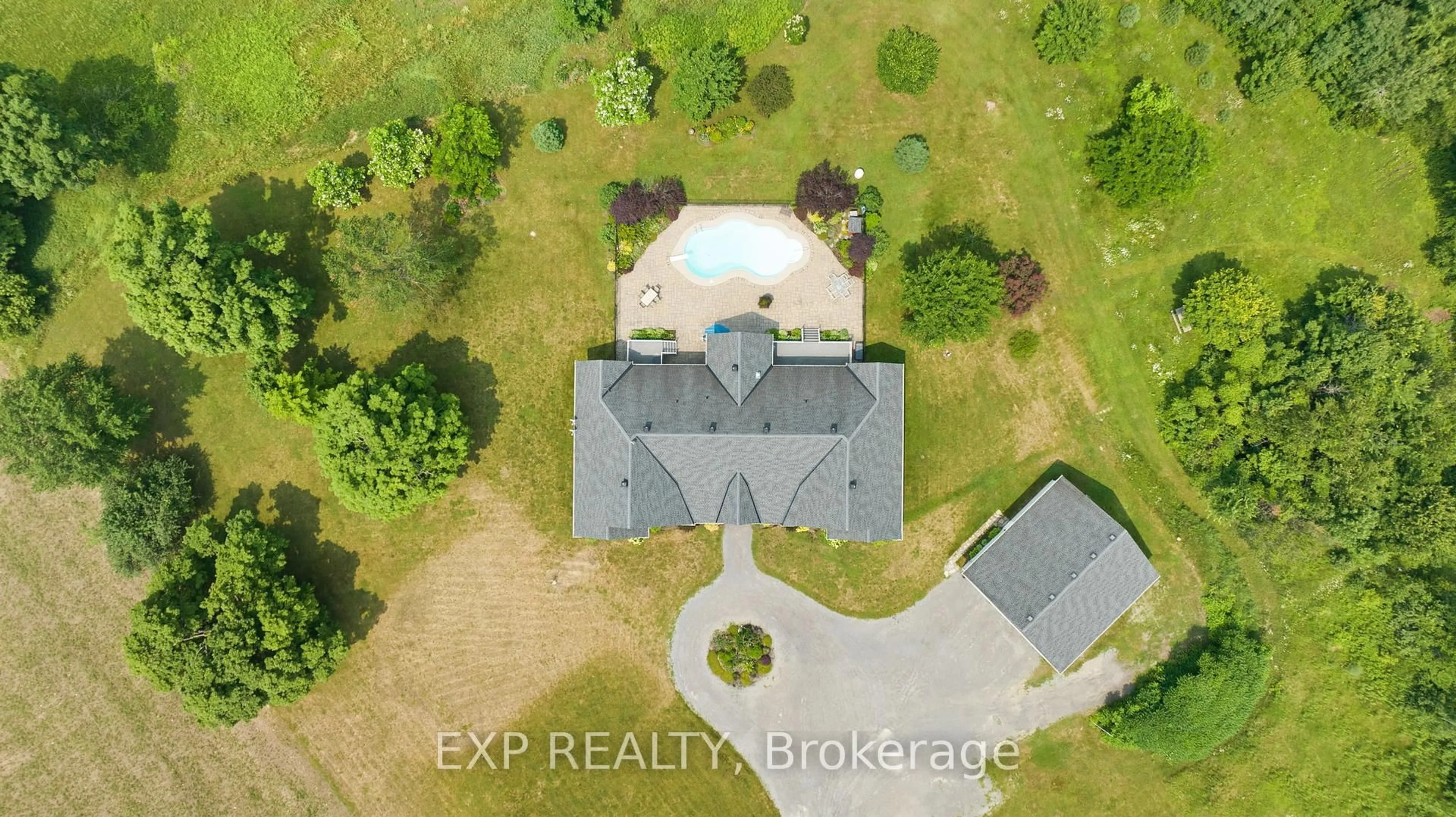 A pic from outside/outdoor area/front of a property/back of a property/a pic from drone, building for 5940 BROPHY Dr, Richmond Ontario K0A 2Z0