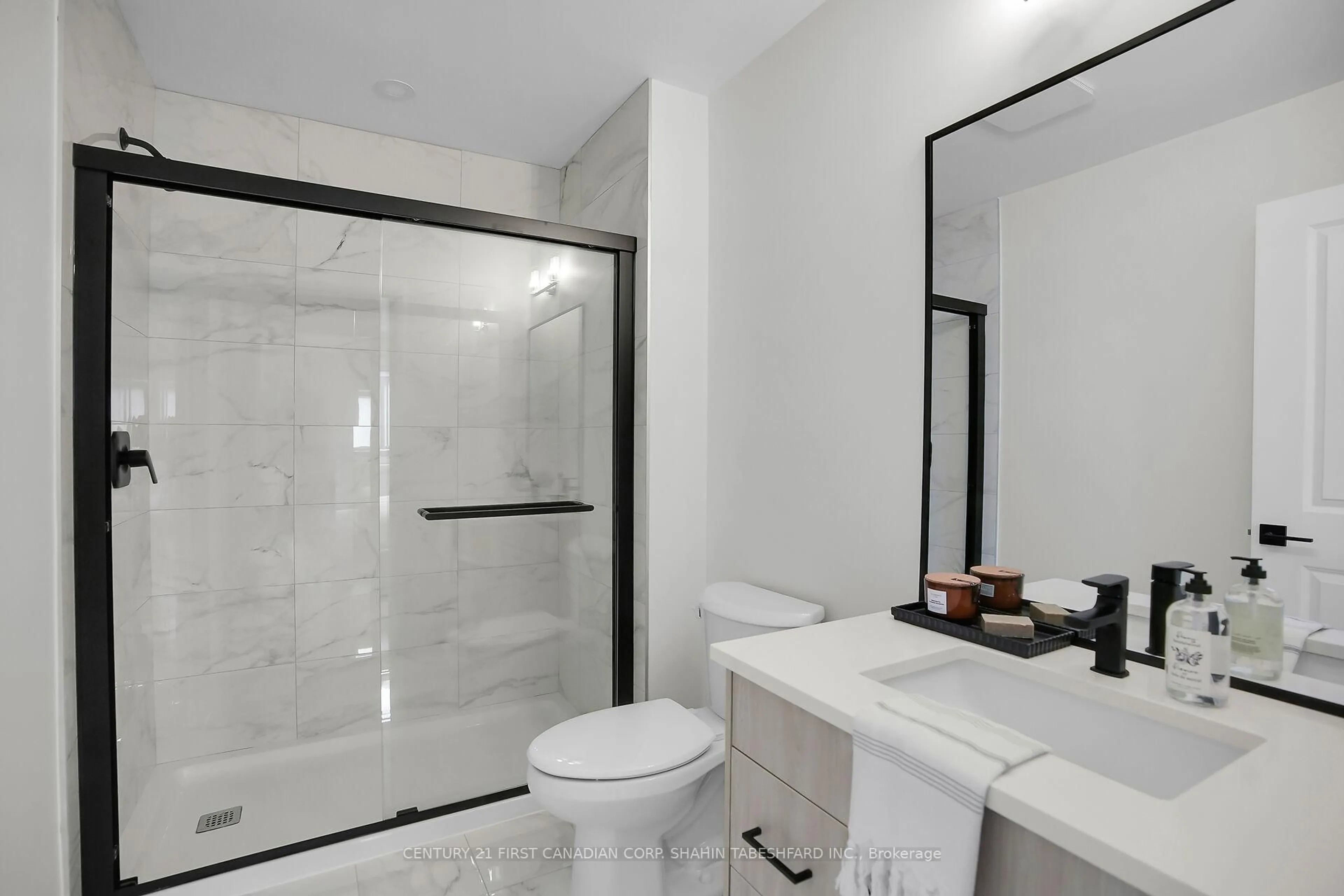 Standard bathroom, ceramic/tile floor for 798 Buckeye Lane, London North Ontario N6G 5B1