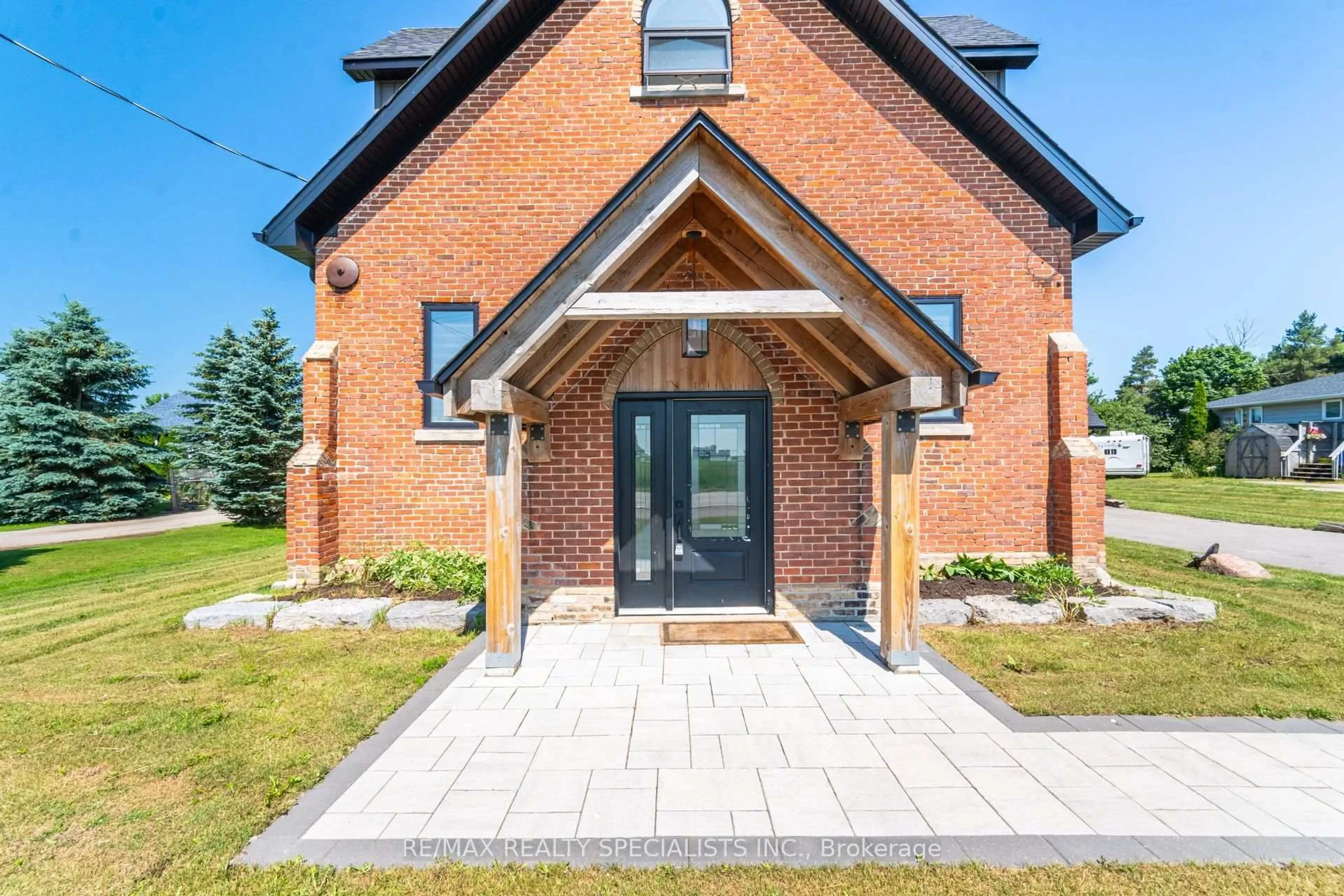 Home with brick exterior material, unknown for 63011 Dufferin Rd 3, East Garafraxa Ontario L9W 1J7
