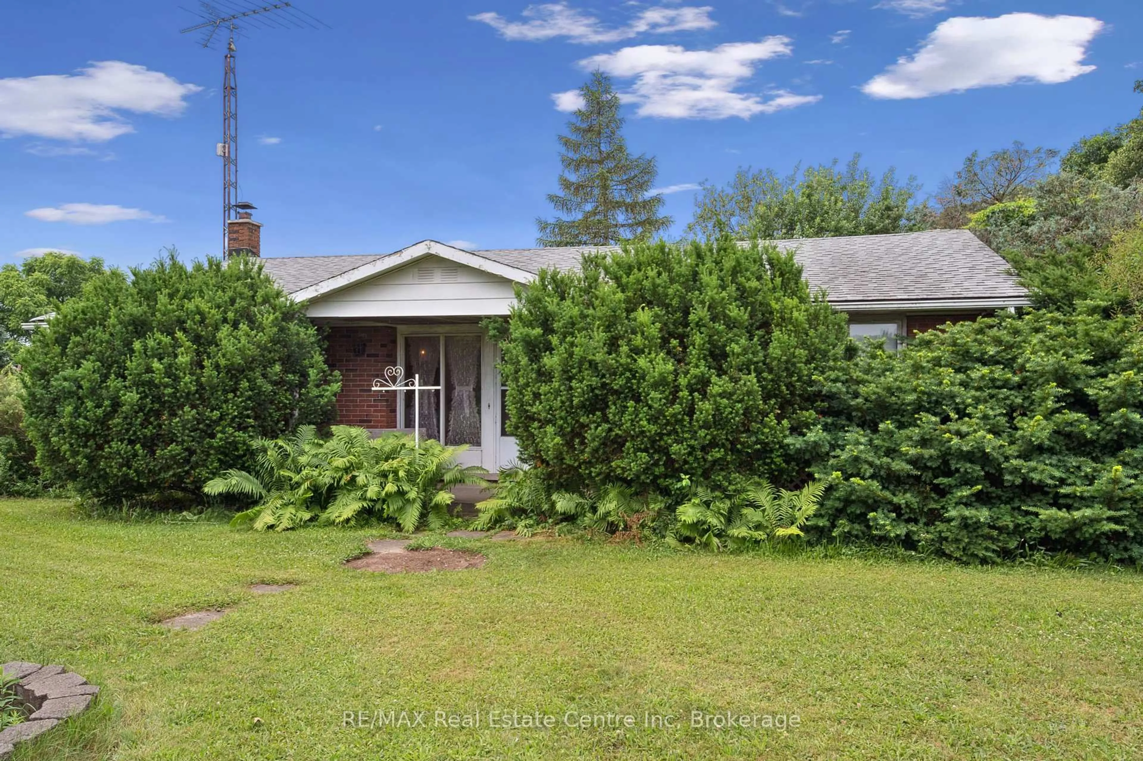 A pic from outside/outdoor area/front of a property/back of a property/a pic from drone, street for 5092 Wellington 29 Rd, Guelph/Eramosa Ontario N1H 6H8