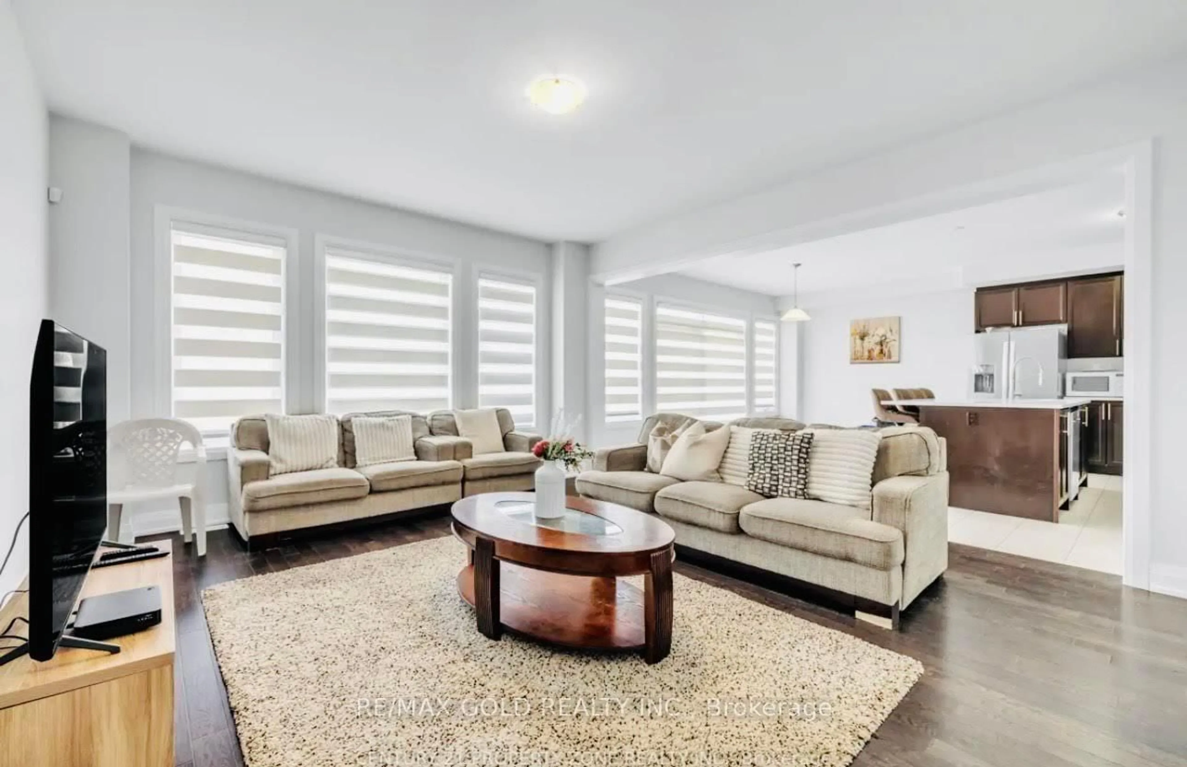 Living room with furniture, unknown for 803 Queenston Blvd, Woodstock Ontario N4T 0M5