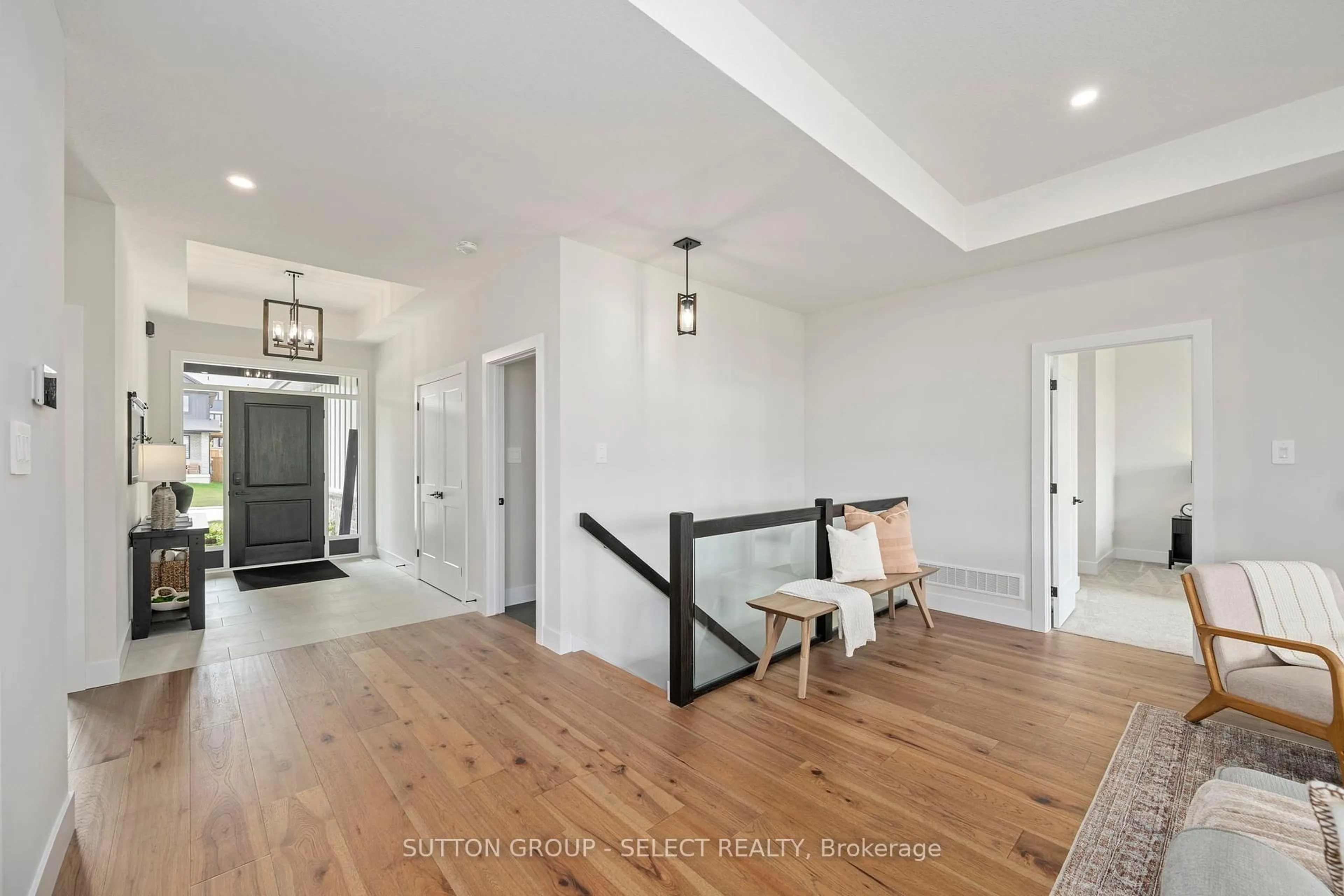 Indoor entryway for 2222 Linkway Blvd, London South Ontario N6K 0K9
