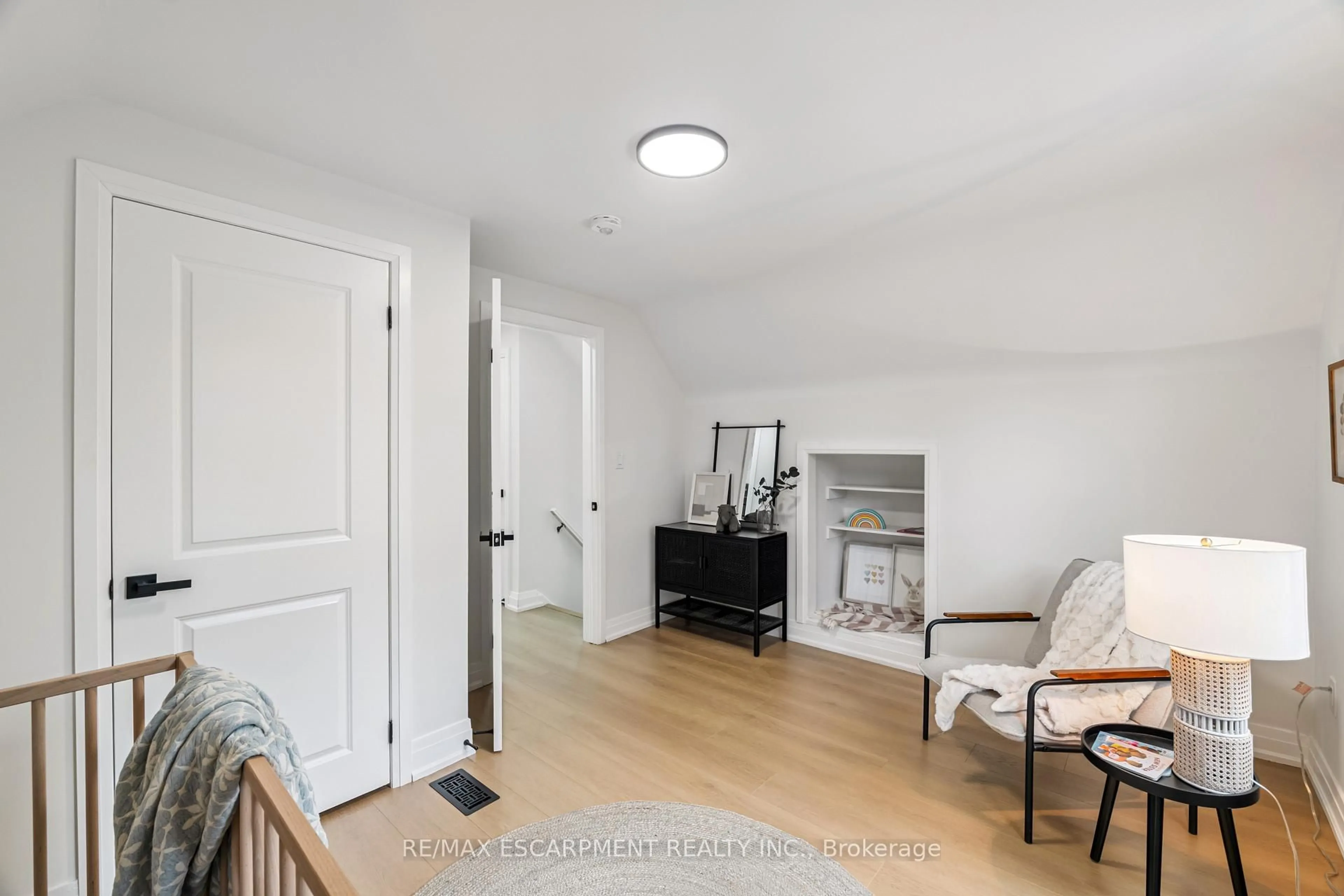 Unknown for 220 Holmesdale Ave, Hamilton Ontario L8K 3M7