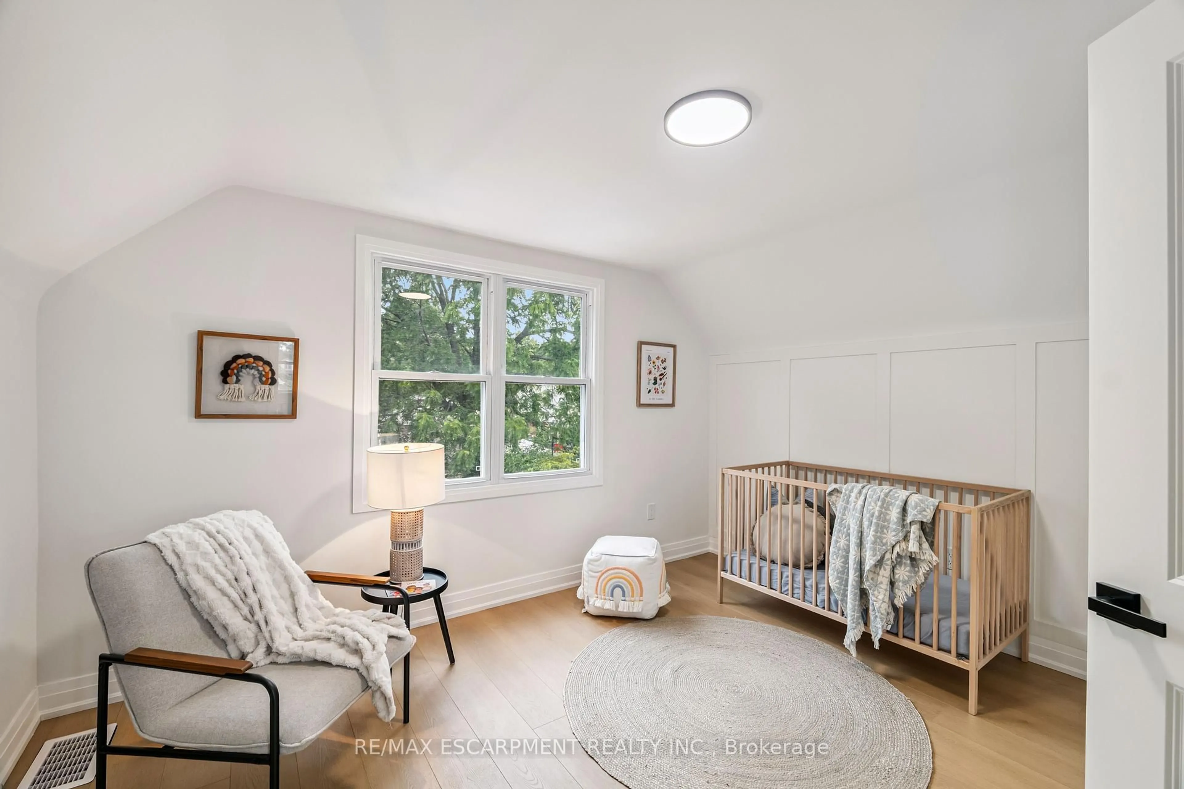 A pic of a room for 220 Holmesdale Ave, Hamilton Ontario L8K 3M7