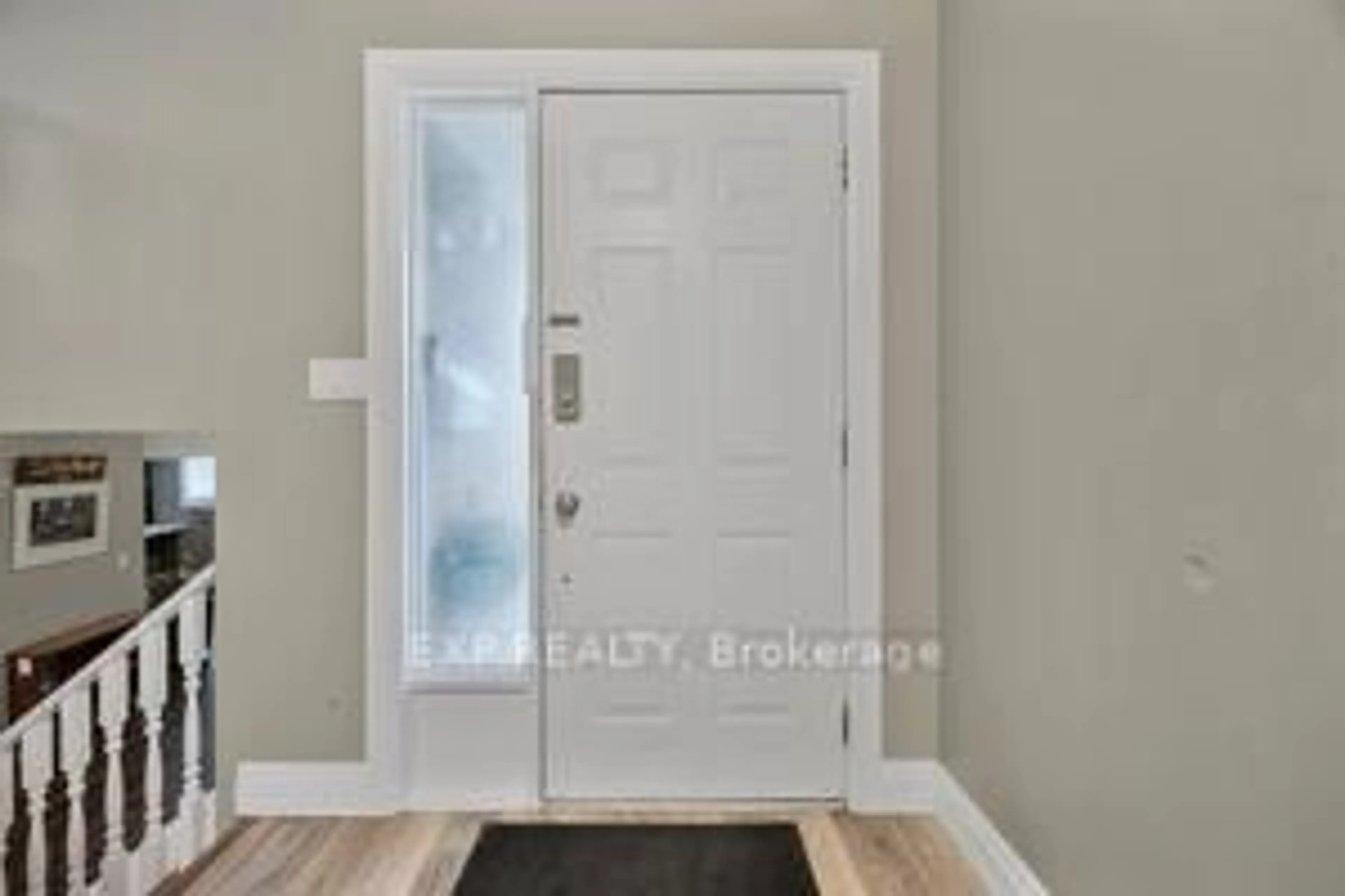 Indoor entryway for 175 Southfield Dr, Strathroy Caradoc Ontario N7G 3V3