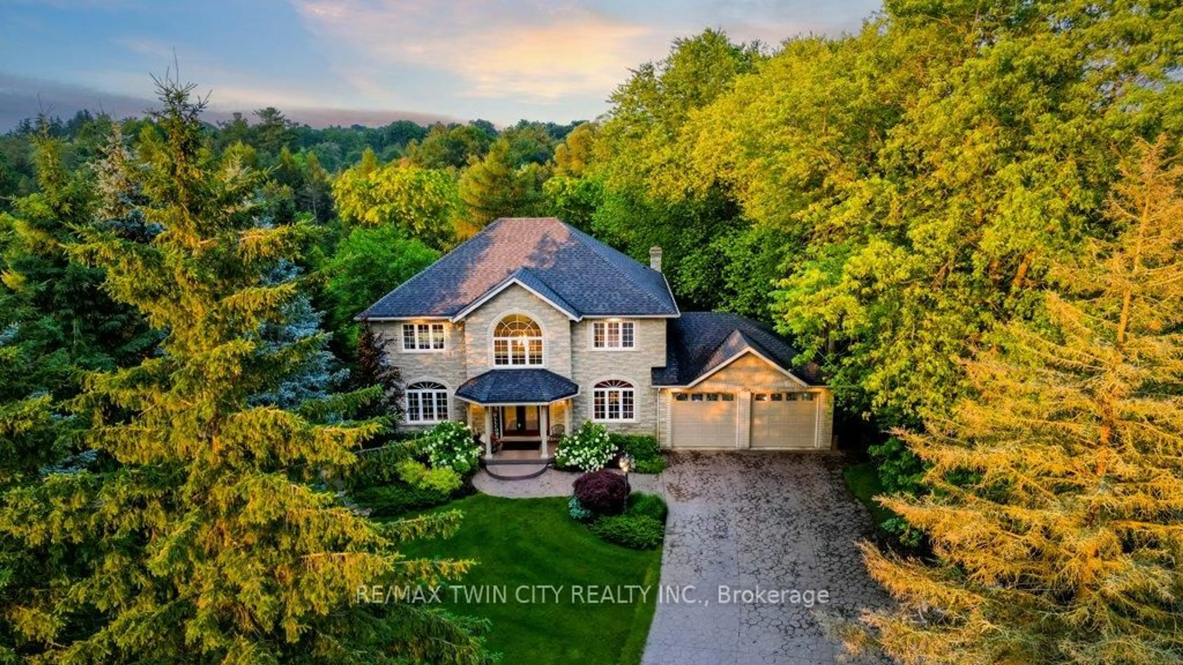 A pic from outside/outdoor area/front of a property/back of a property/a pic from drone, water/lake/river/ocean view for 1525 Dickie Settlement Rd, Cambridge Ontario N3H 4R8
