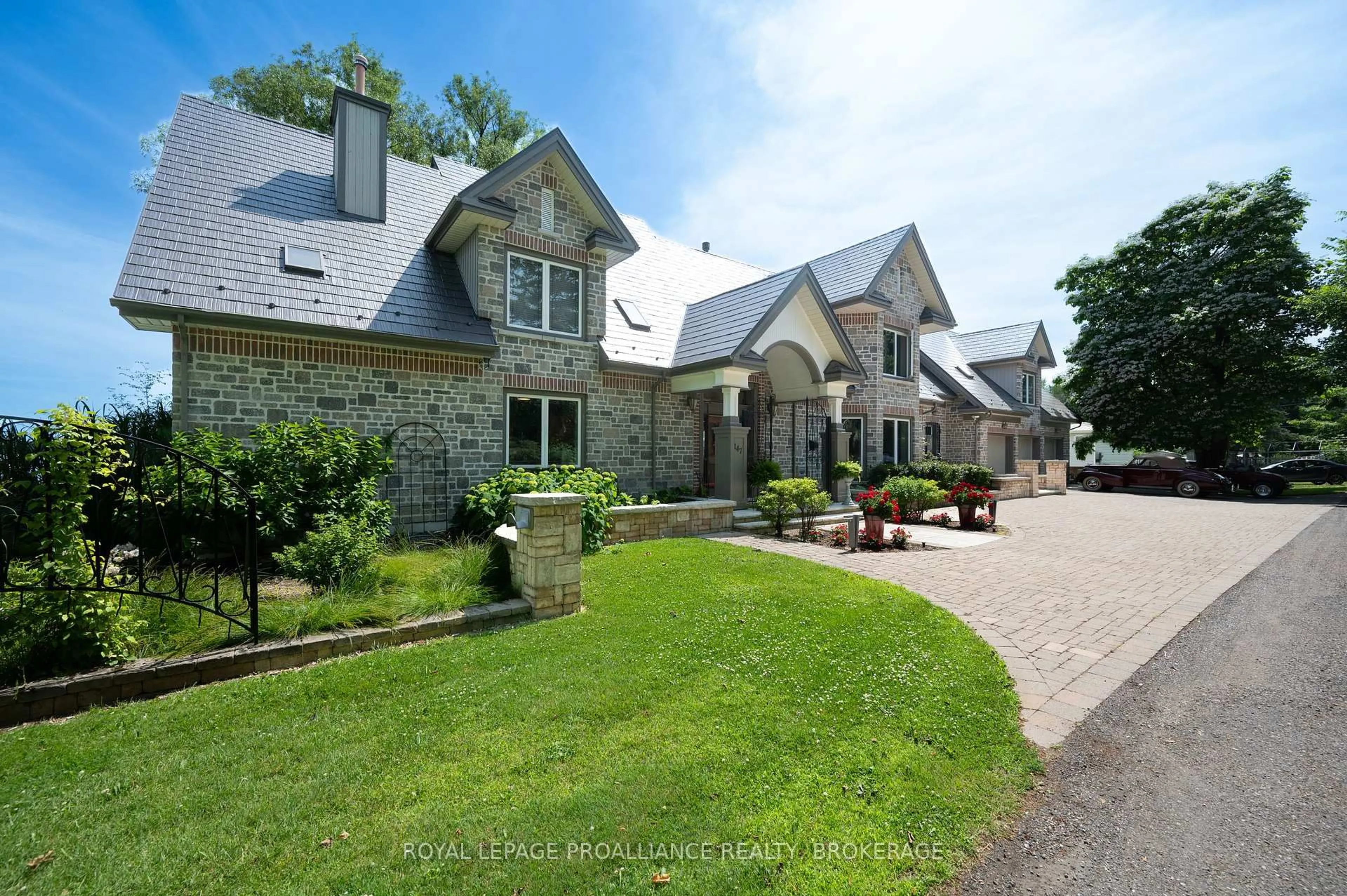 Home with brick exterior material, unknown for 147 1000 Island Pkwy, Front of Leeds & Seeleys Bay Ontario K7G 2V4
