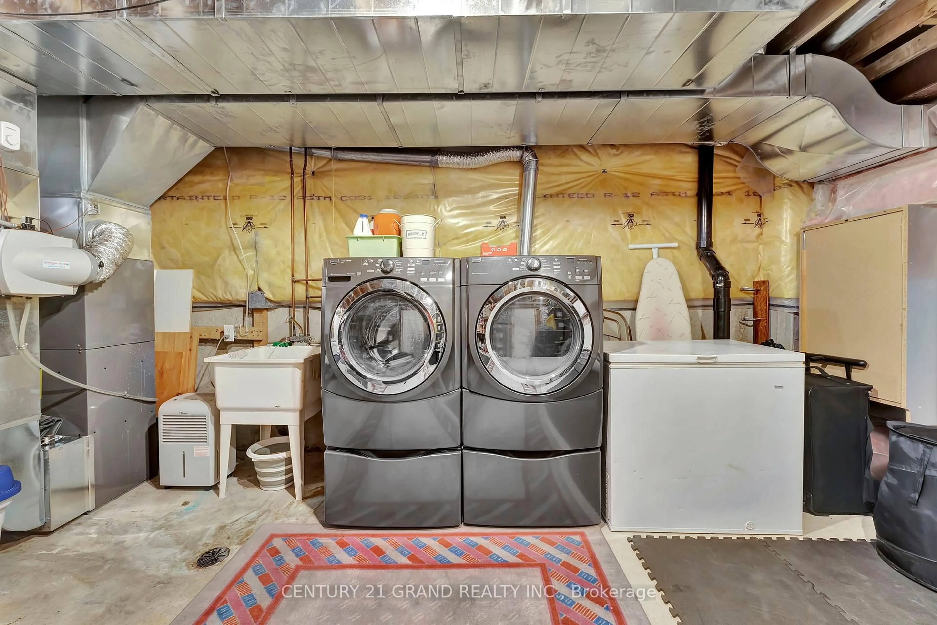 Laundry room for 21 Mavin St, Brant Ontario N3T 6N1