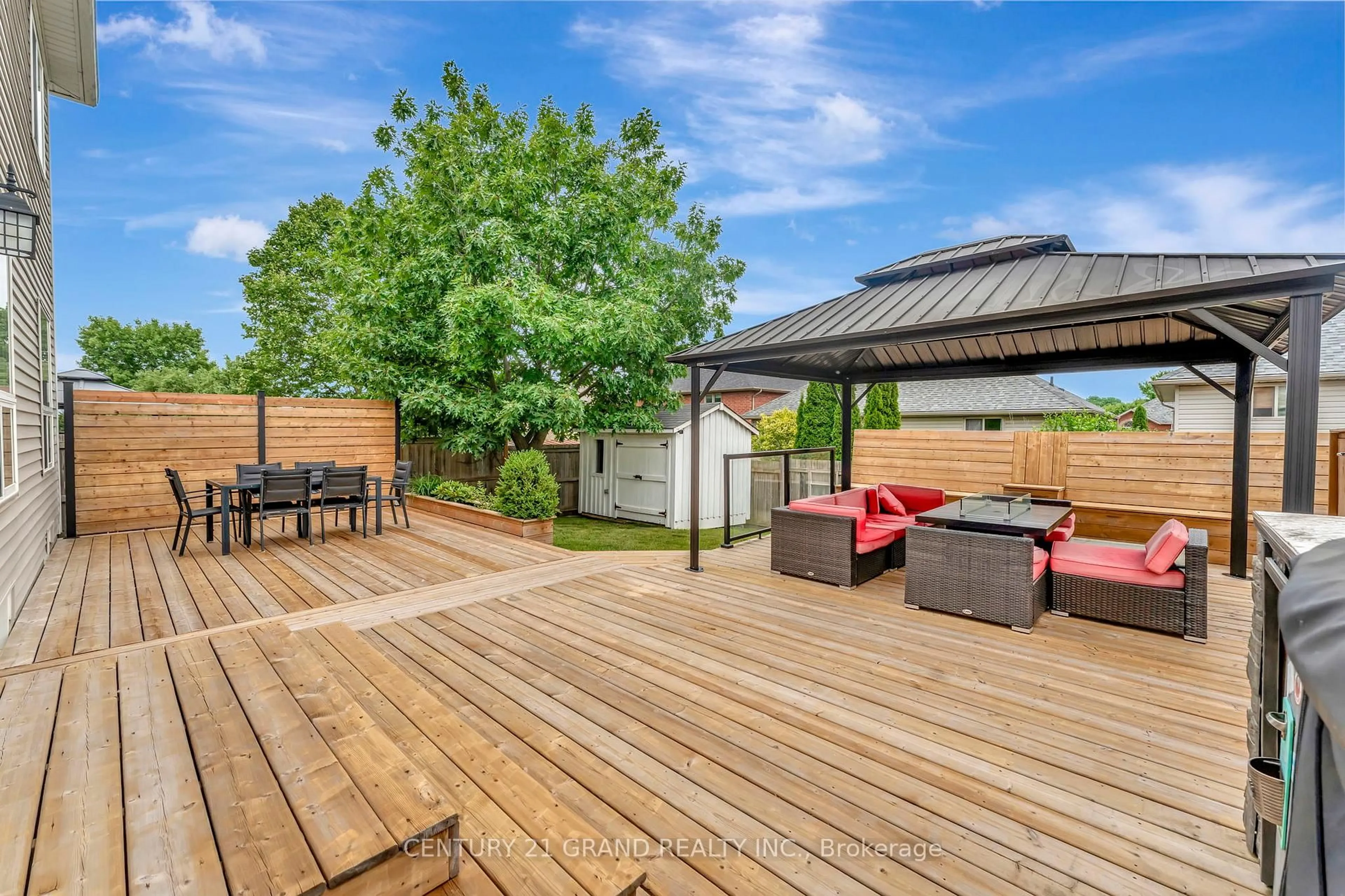 Patio, street for 21 Mavin St, Brant Ontario N3T 6N1