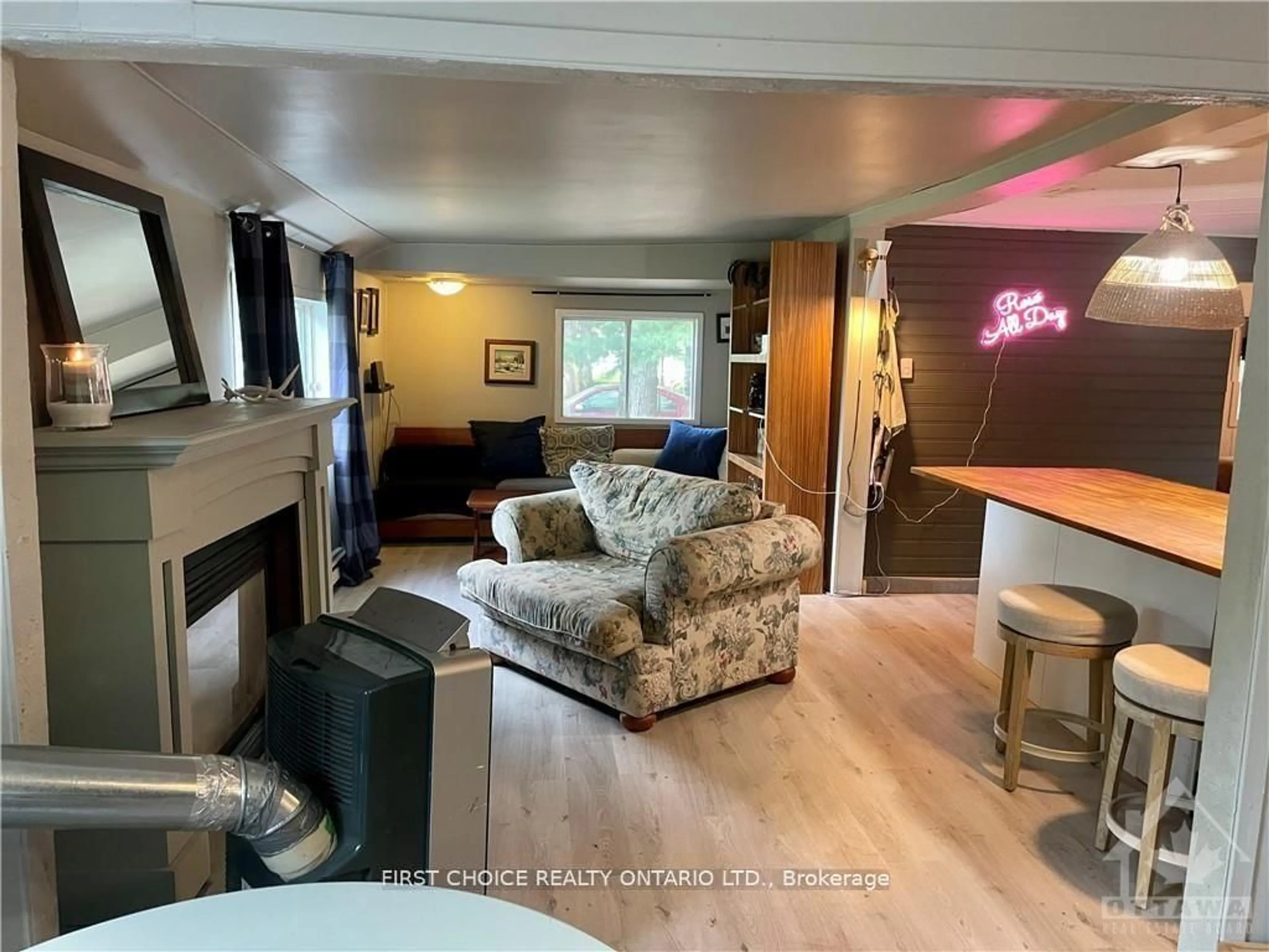 Living room with furniture, wood/laminate floor for 397 Bayview Dr, Ottawa Ontario K0A 3M0