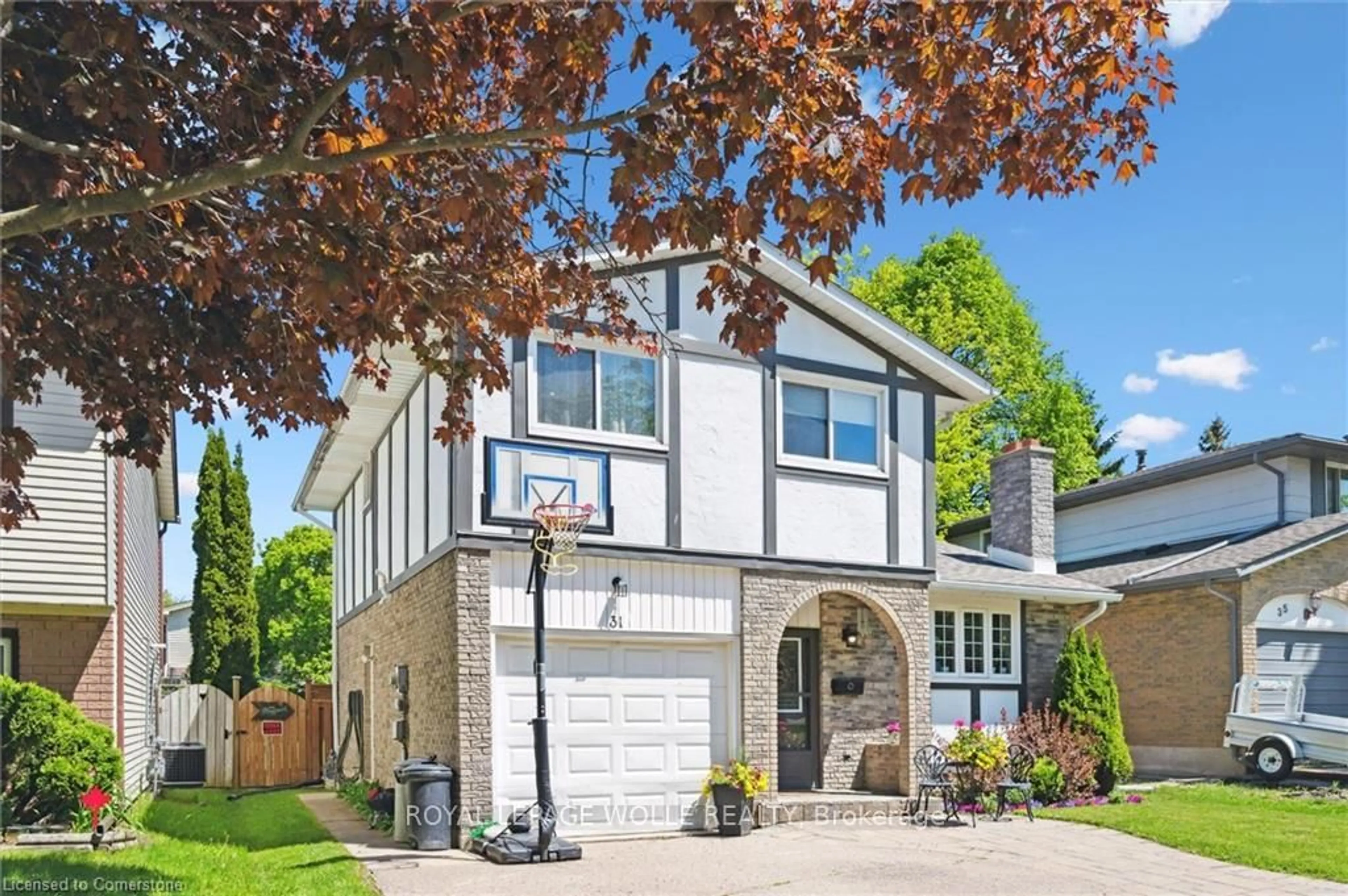 Home with brick exterior material, street for 31 Driftwood Pl, Kitchener Ontario N2N 1W3