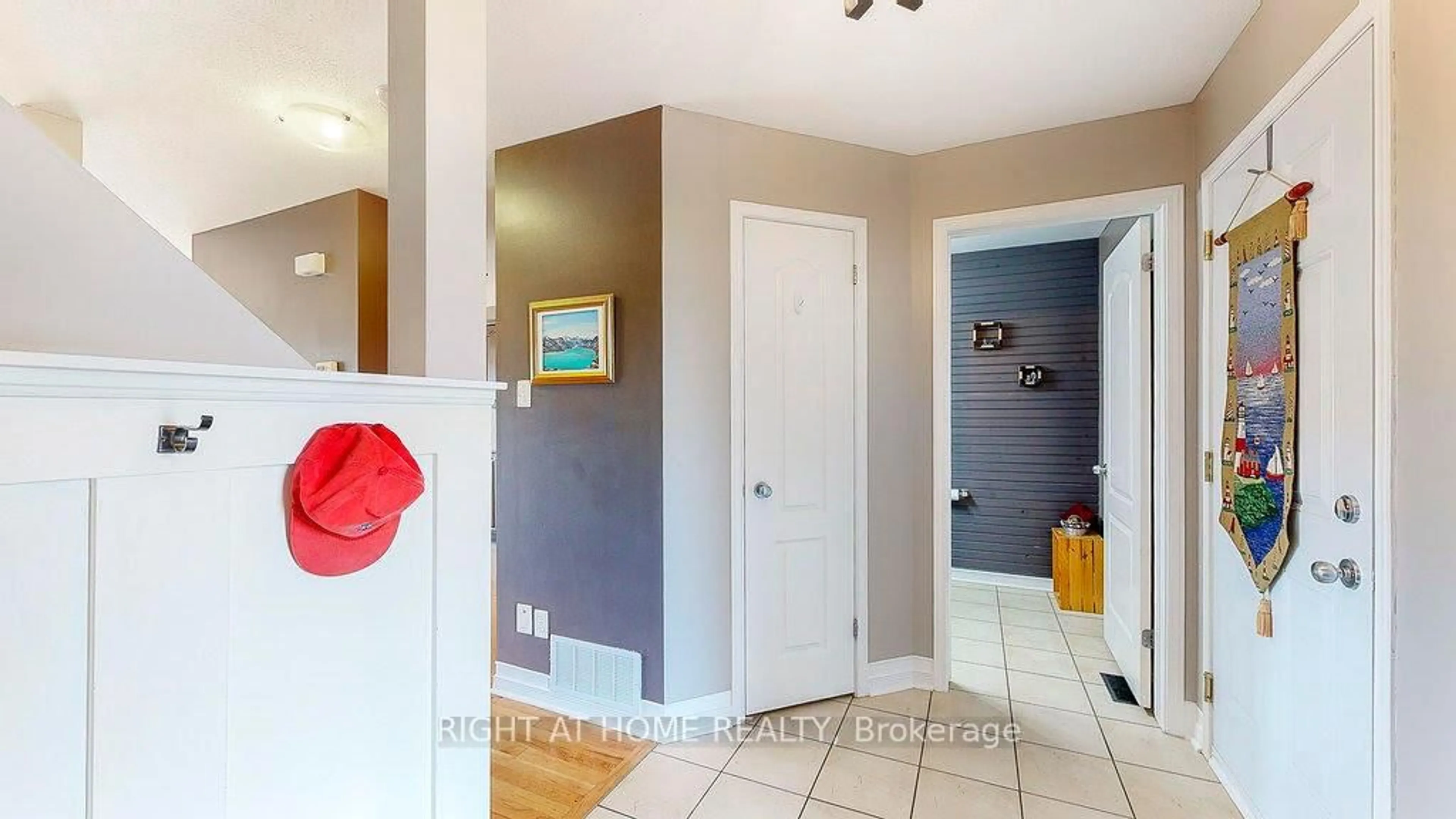 Indoor entryway for 2701 RAYMOND St, Clarence-Rockland Ontario K4K 0B6