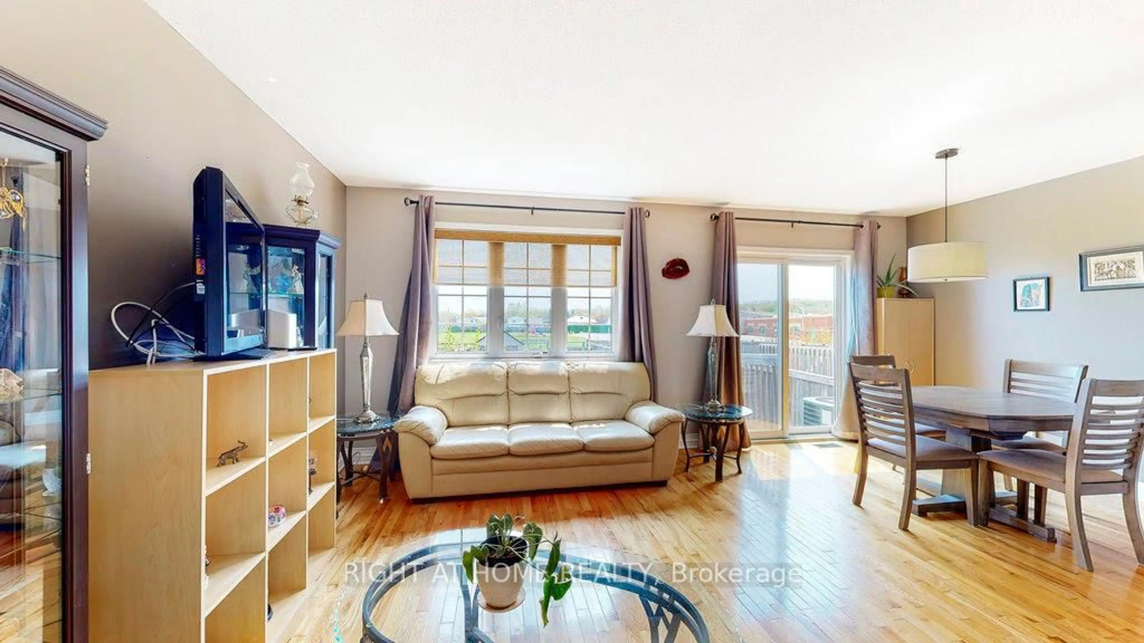 Living room with furniture, wood/laminate floor for 2701 RAYMOND St, Clarence-Rockland Ontario K4K 0B6