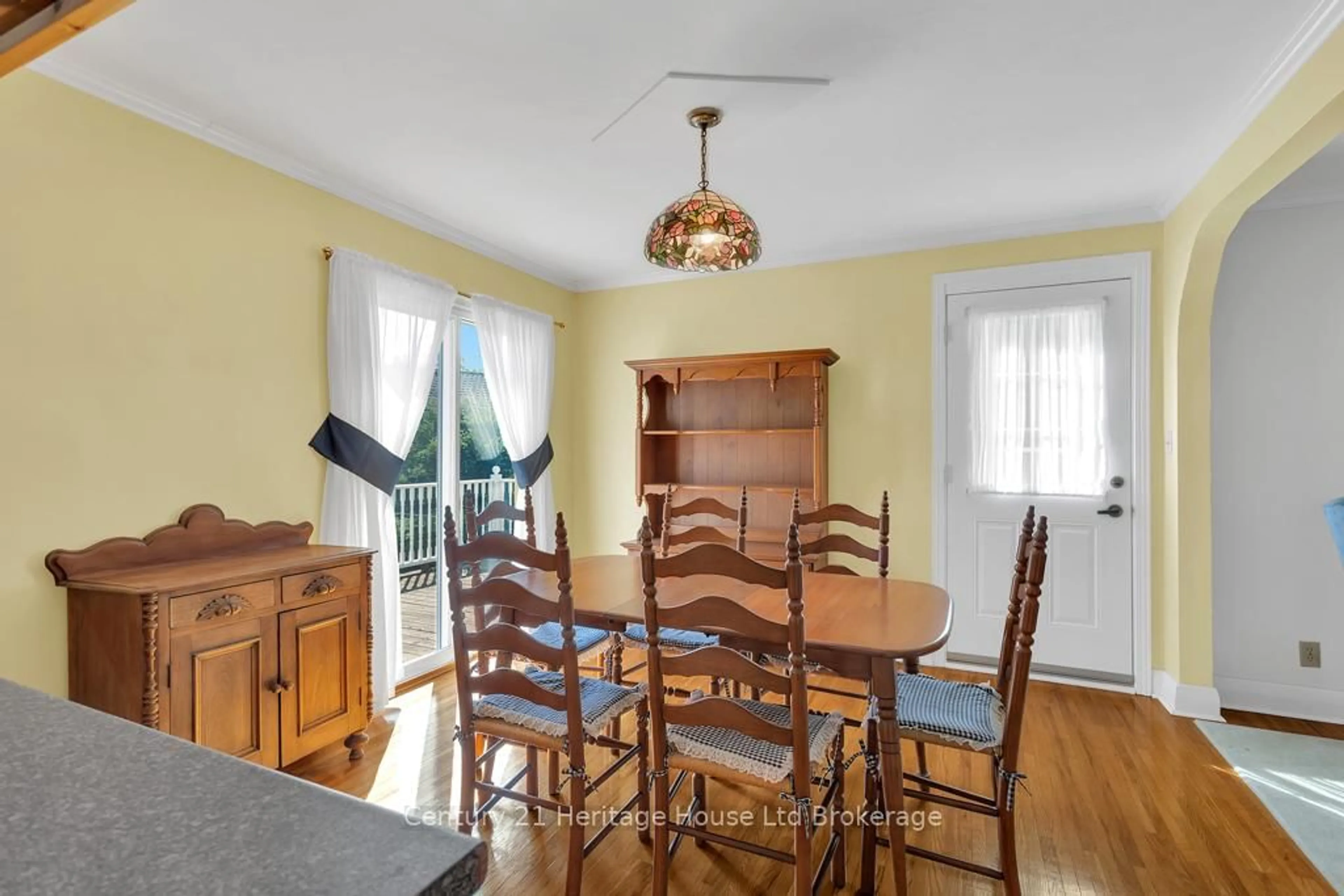 Dining room, wood/laminate floor for 5 Park Ave, Tillsonburg Ontario N4G 3N5