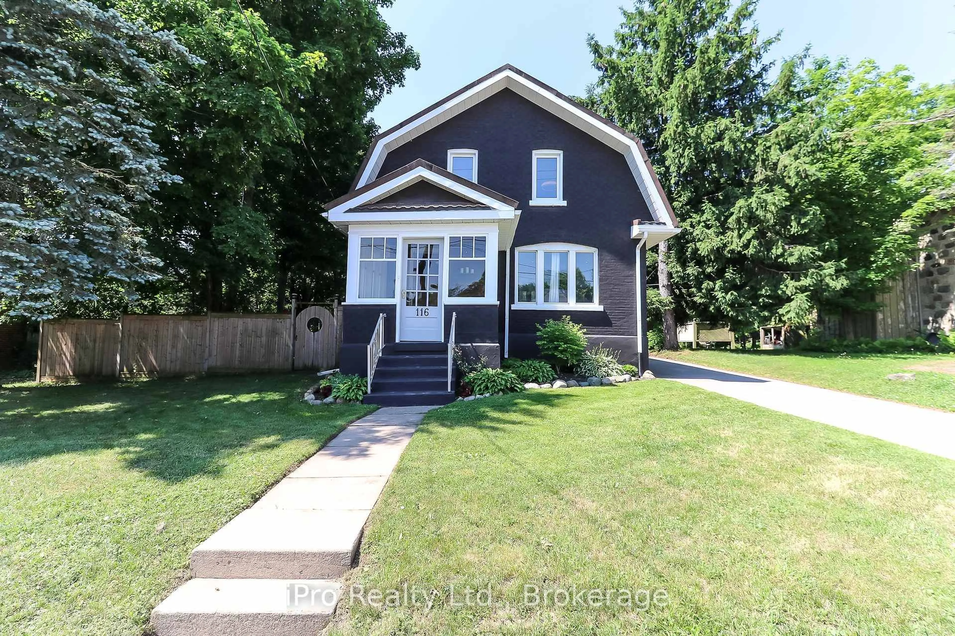 Home with vinyl exterior material, street for 116 Trafalgar Rd, Erin Ontario N0B 1Z0