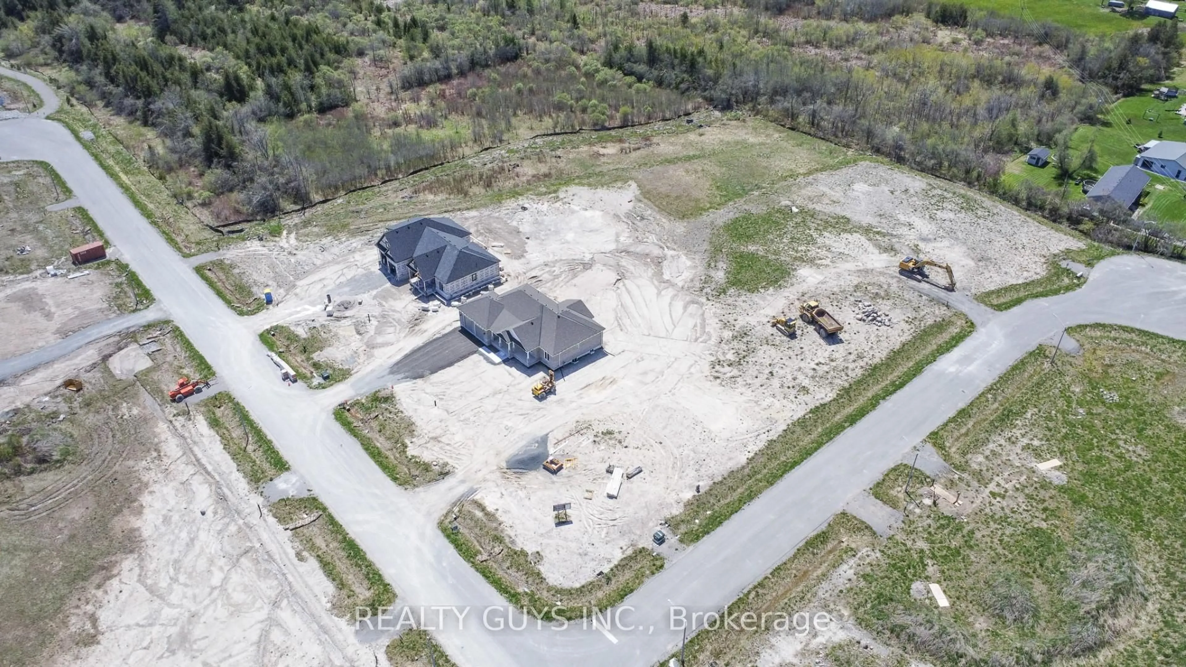 A pic from outside/outdoor area/front of a property/back of a property/a pic from drone, building for 2418 GWENDOLYN Crt, Cavan Monaghan Ontario L0A 1C0