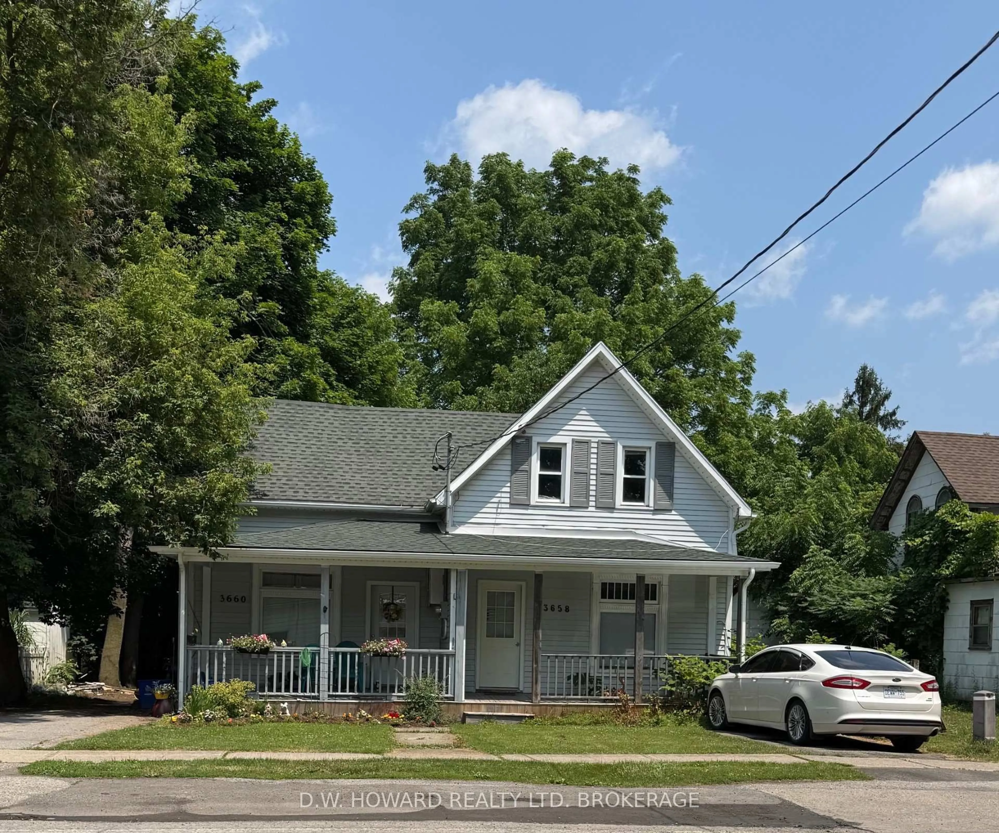 A pic from outside/outdoor area/front of a property/back of a property/a pic from drone, street for 3658 Dominion Rd, Fort Erie Ontario L0S 1N0