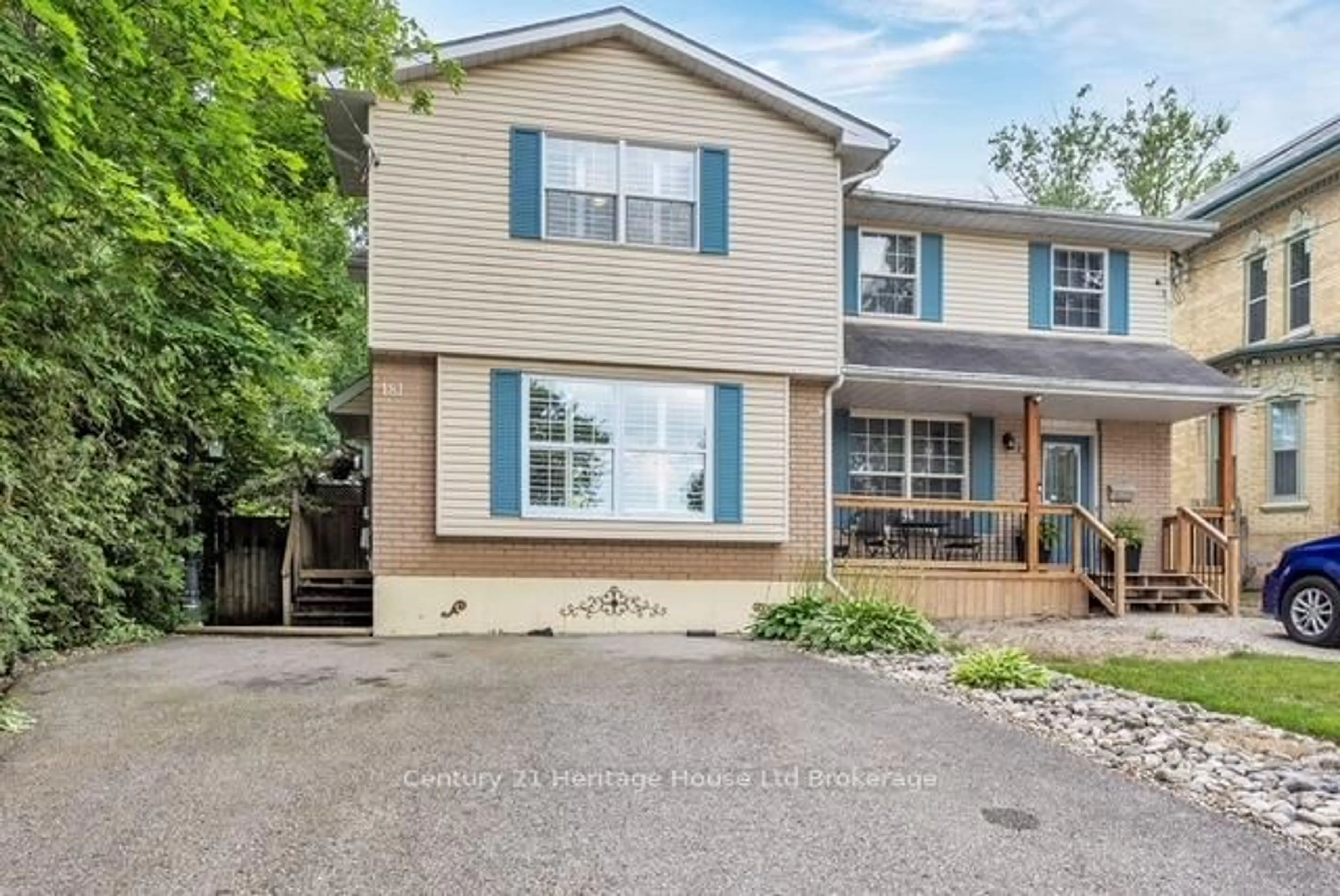 Home with vinyl exterior material, street for 181 Thames St, Ingersoll Ontario N5C 3E1