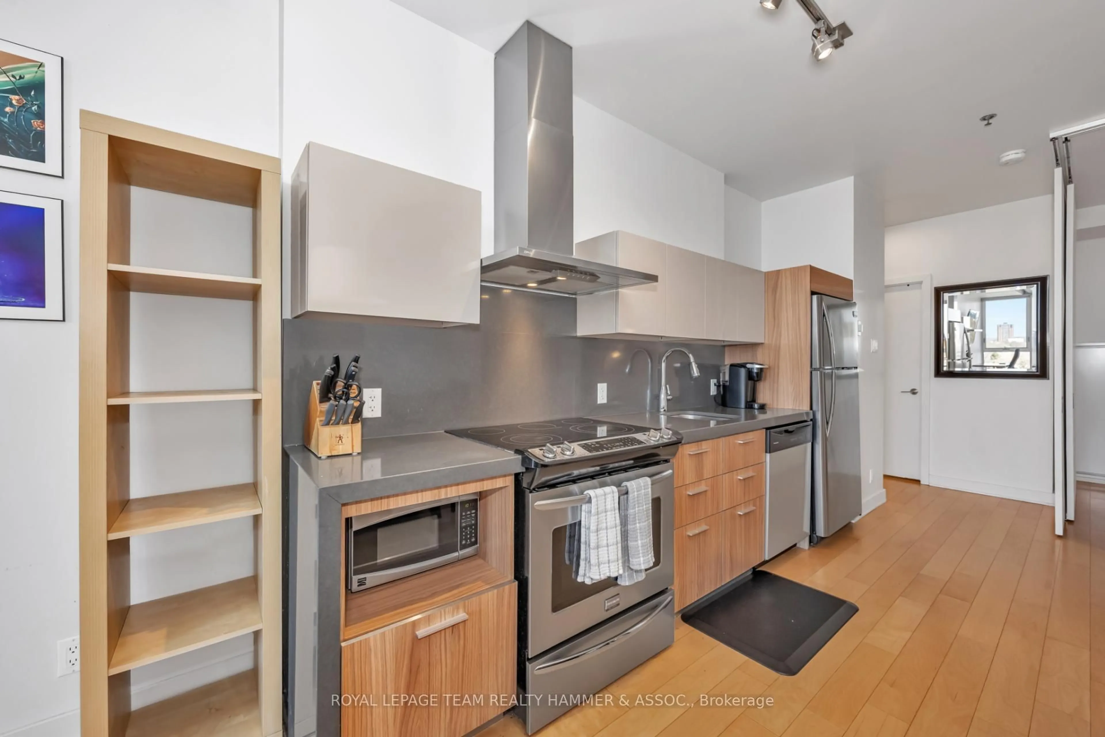 Standard kitchen, unknown for 360 McLeod St #706, Ottawa Ontario K2P 1A9