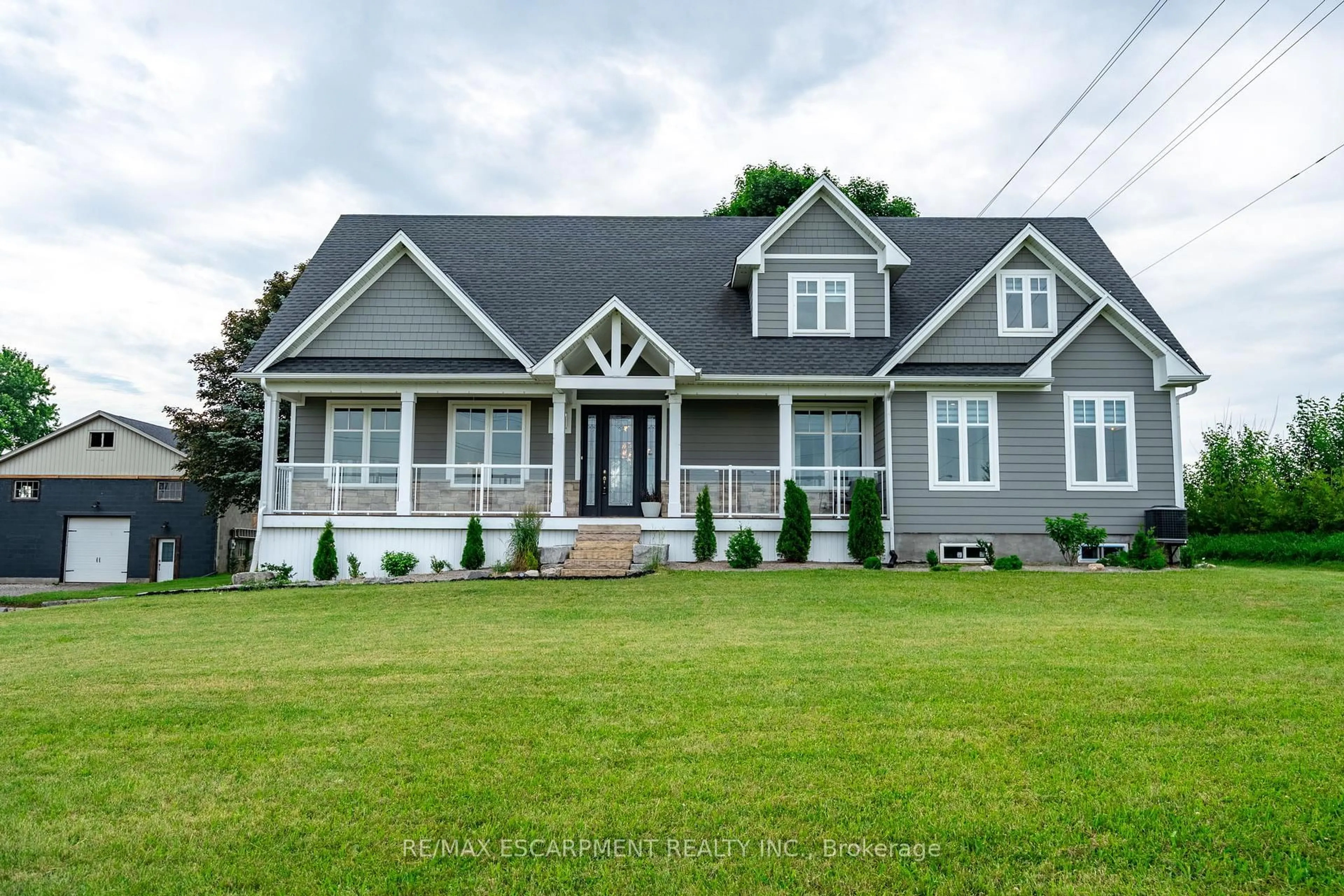 Home with vinyl exterior material, street for 4 Concession 11 Rd, Hamilton Ontario L8B 1H8