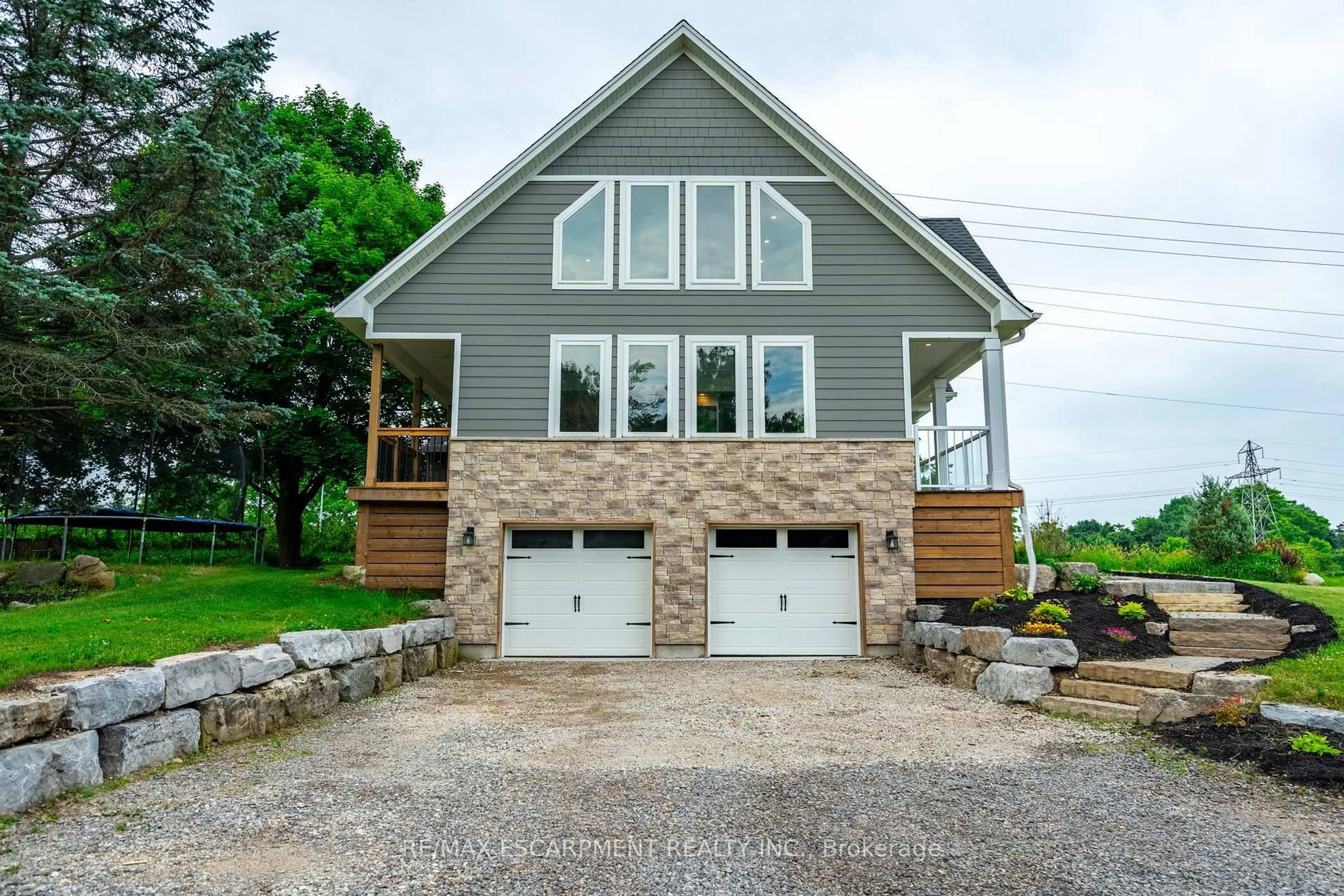 Home with brick exterior material, unknown for 4 Concession 11 Rd, Hamilton Ontario L8B 1H8
