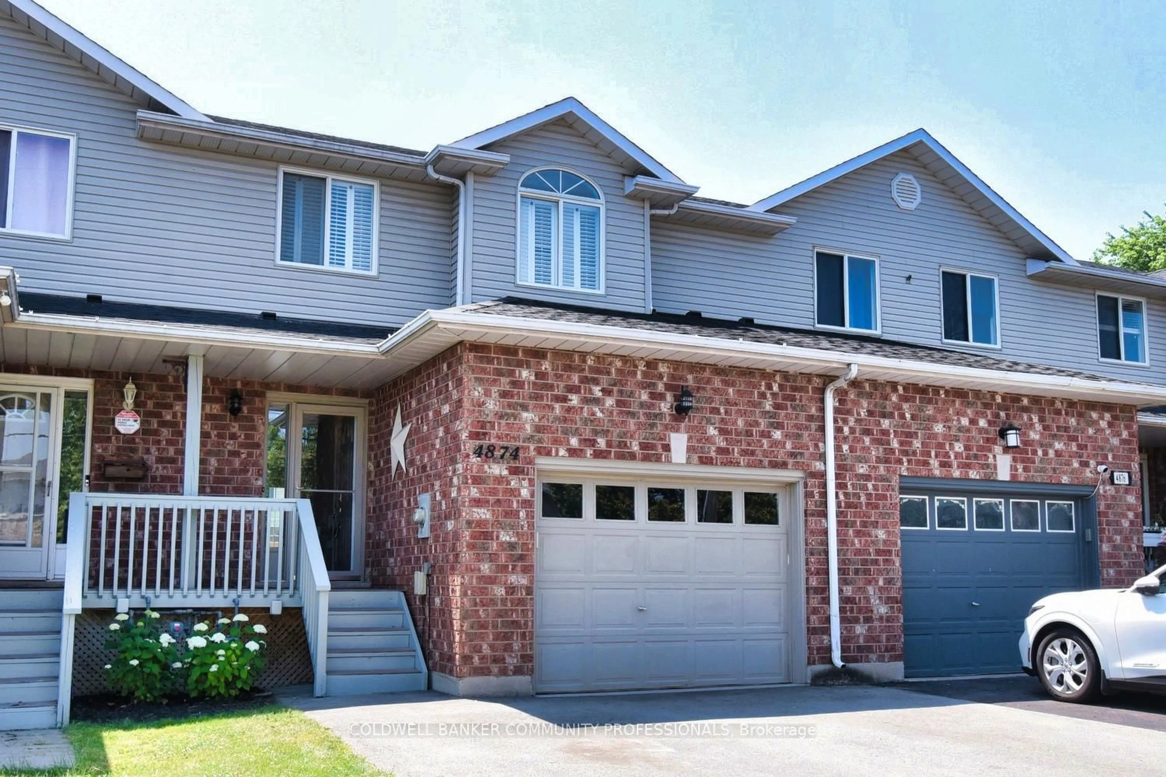 Home with brick exterior material, street for 4874 John St, Lincoln Ontario L0R 1B6