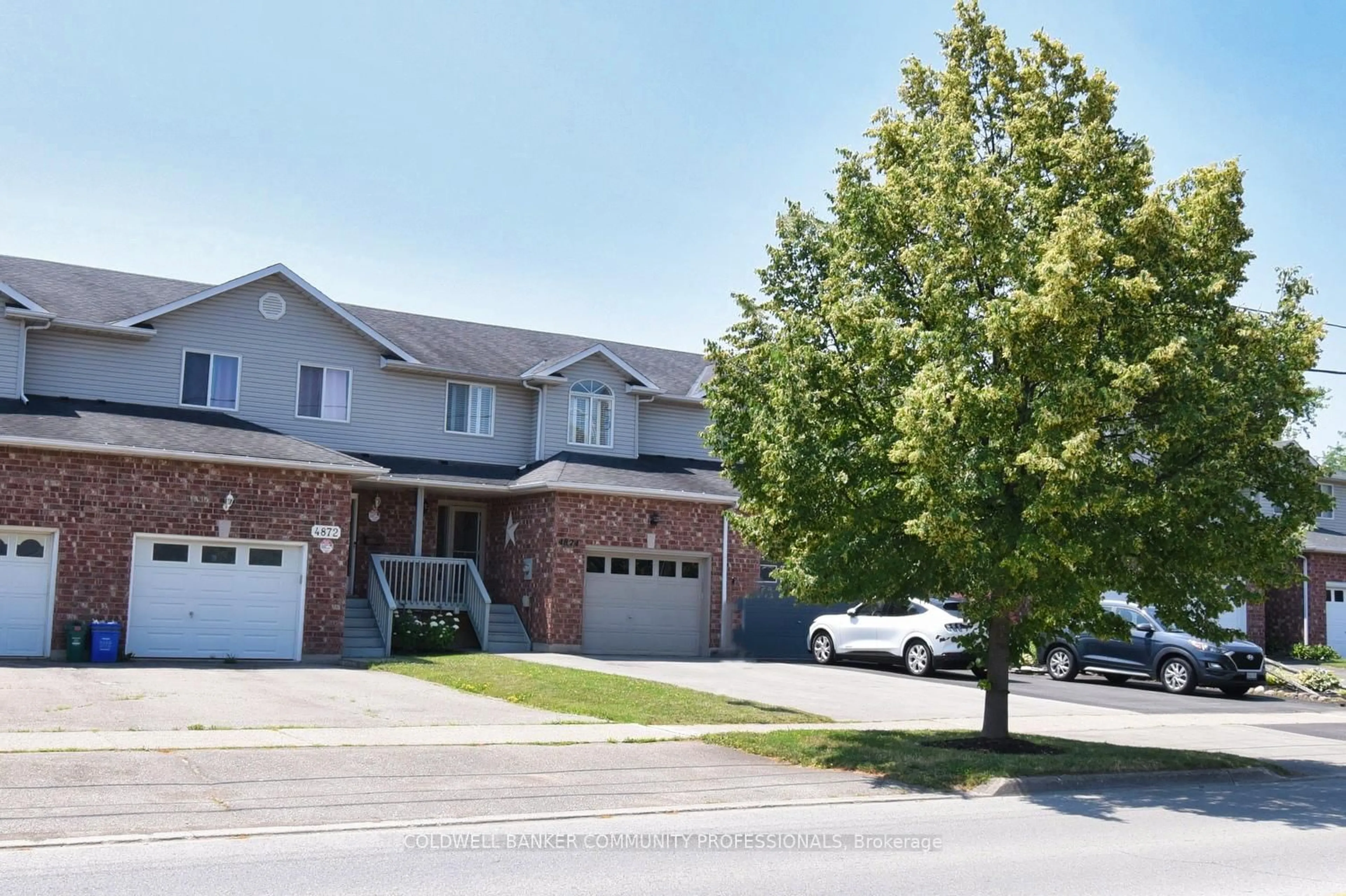 Home with brick exterior material, street for 4874 John St, Lincoln Ontario L0R 1B6