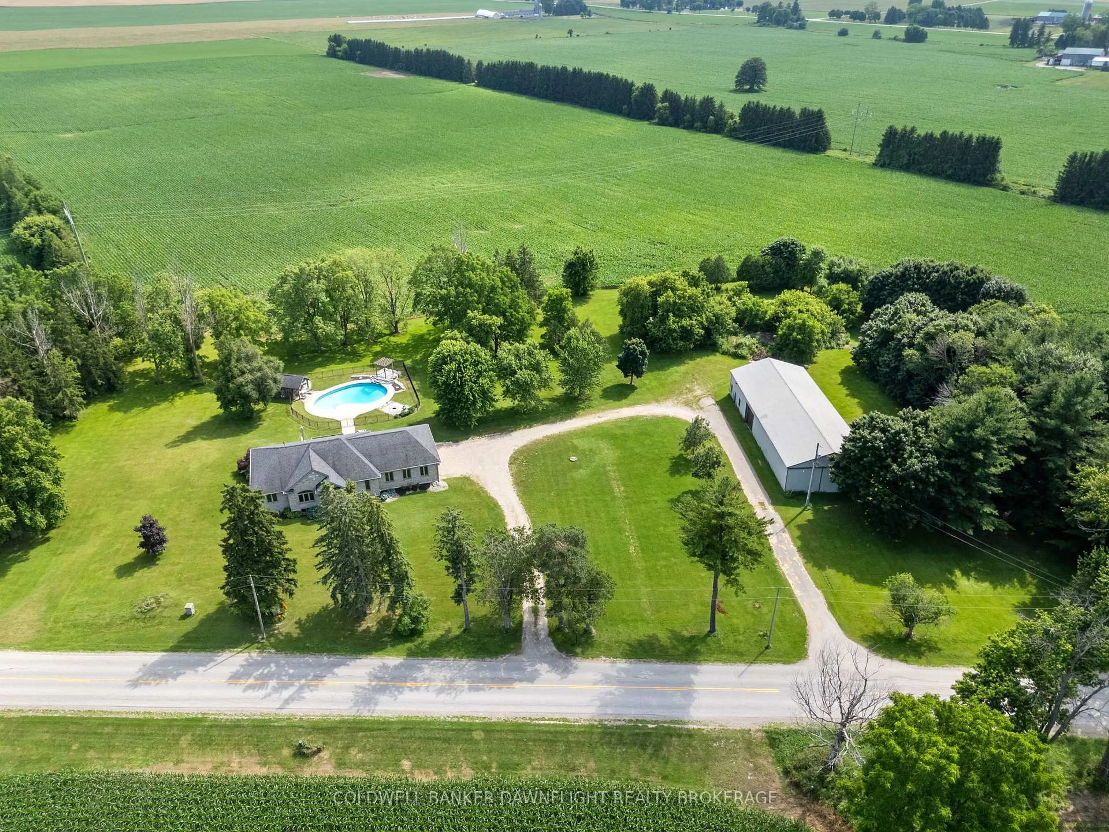 A pic from outside/outdoor area/front of a property/back of a property/a pic from drone, unknown for 6407 WHALEN Line, Lucan Biddulph Ontario N0M 1K0