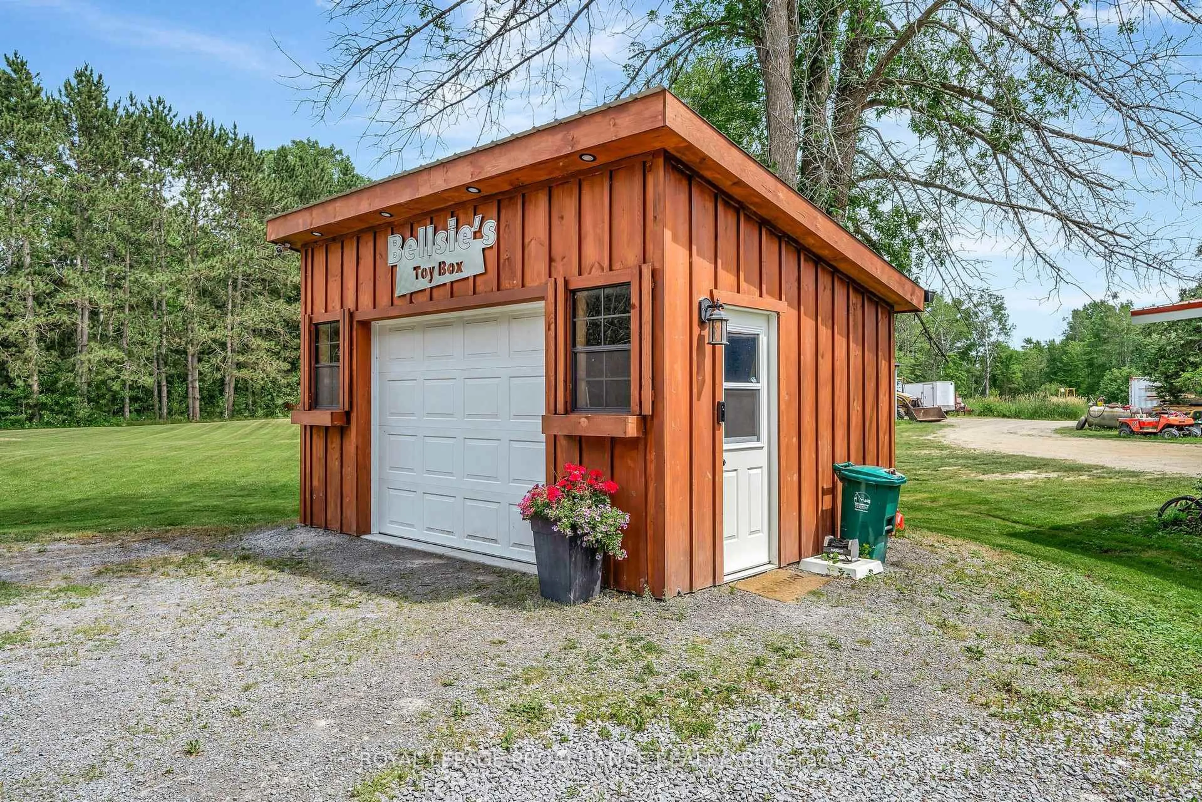 Shed for 256 OLD MADOC Rd, Quinte West Ontario K0K 2B0