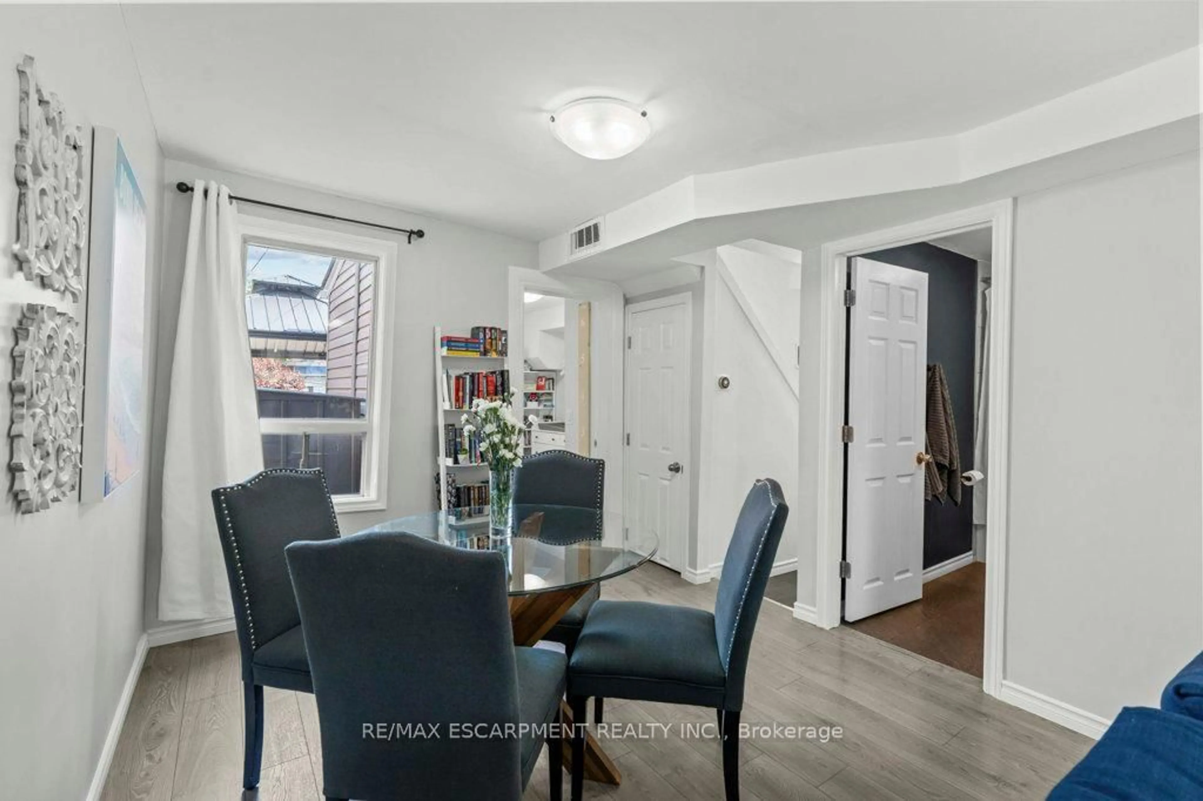 Dining room, unknown for 9 Hope Ave, Hamilton Ontario L8H 2E1