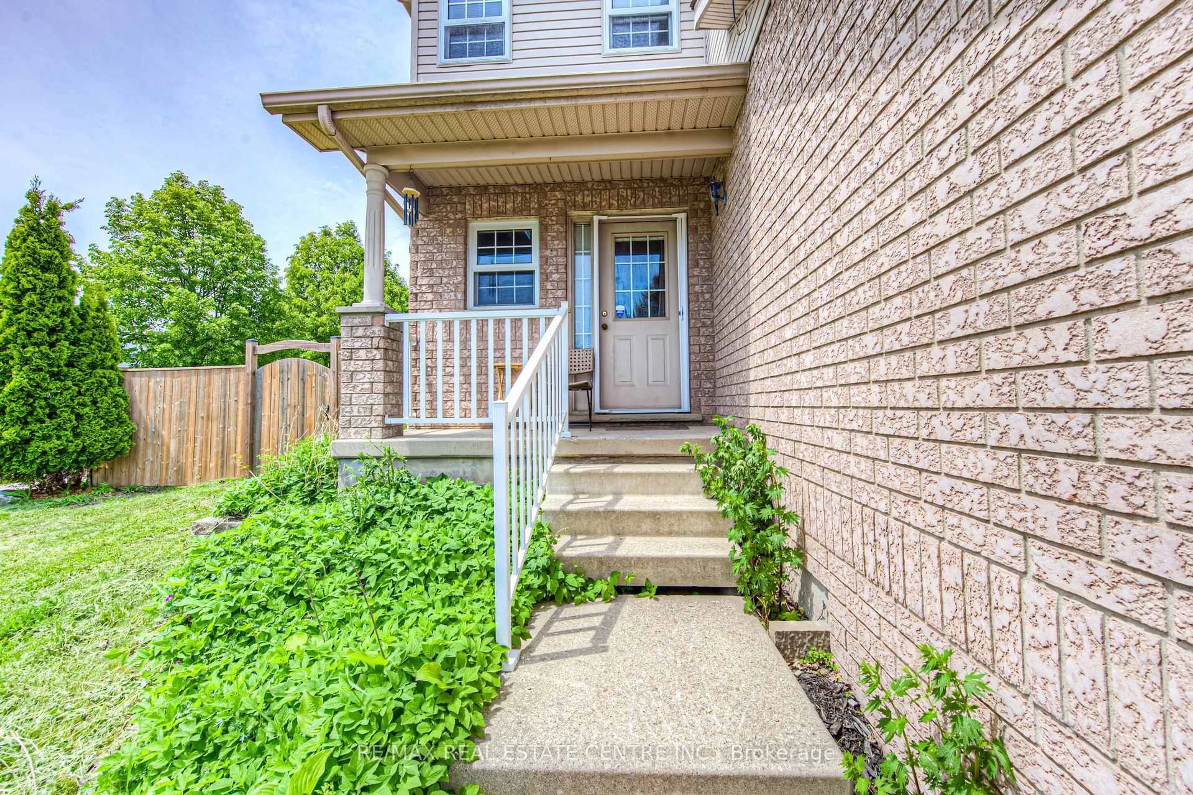 Home with brick exterior material, street for 112 Milfoil Cres, Kitchener Ontario N2E 3L3